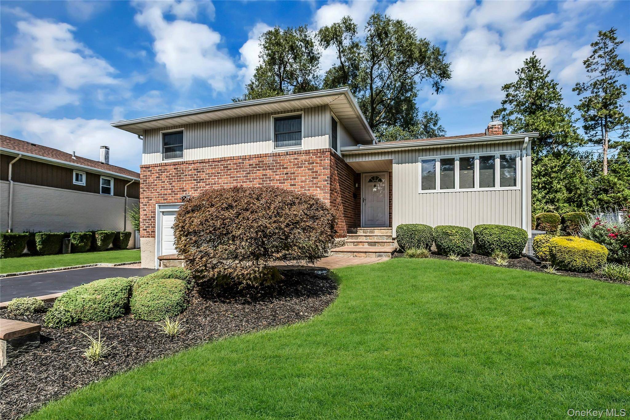 Plainview, NY 11803,14 Judith ST