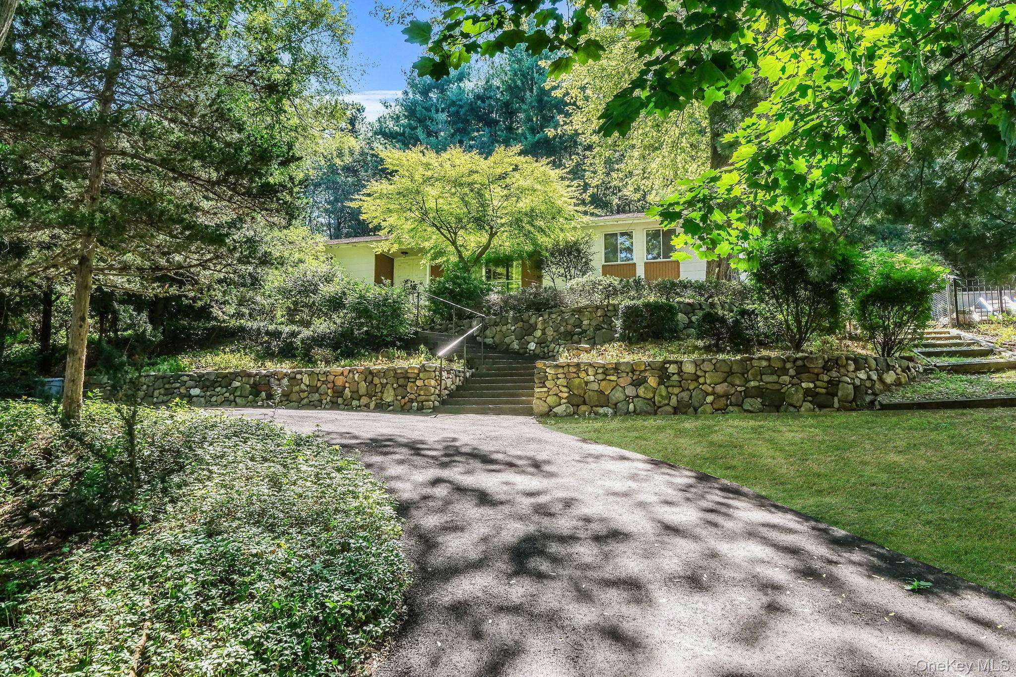 Smithtown, NY 11787,10 McArthur LN