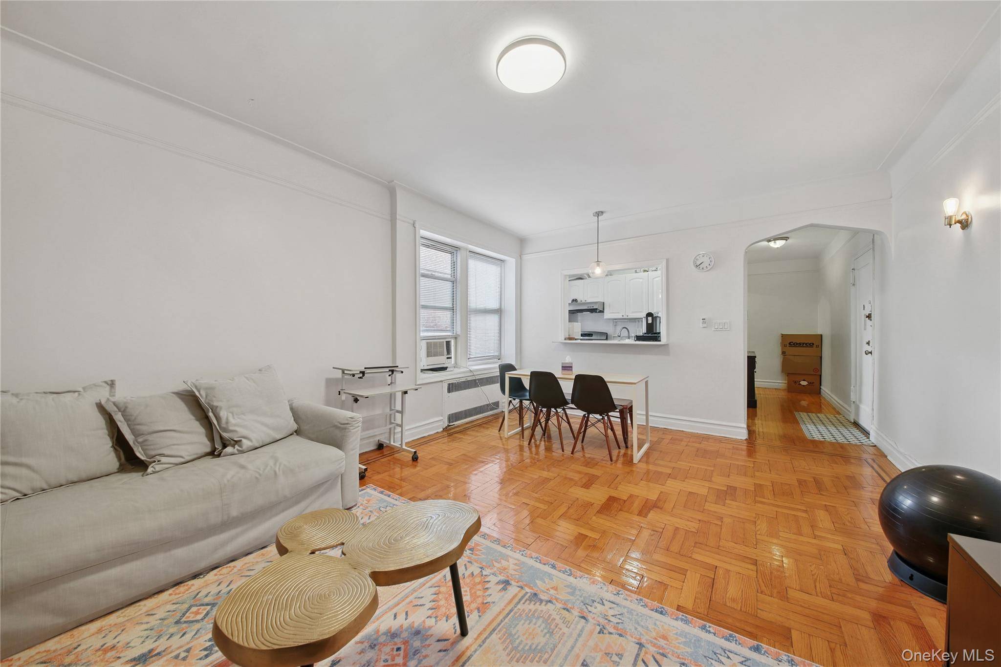 Jackson Heights, NY 11372,35-05 72nd ST #3G