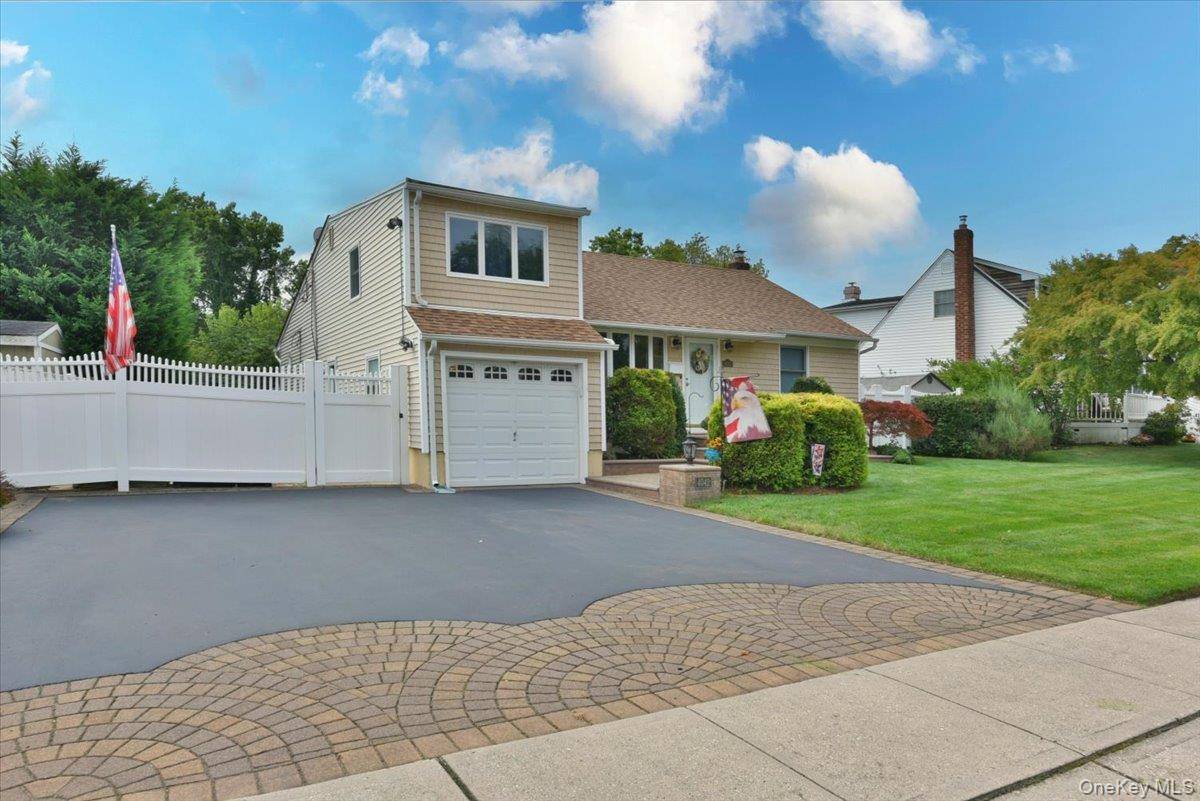 Seaford, NY 11783,4042 Old Post RD
