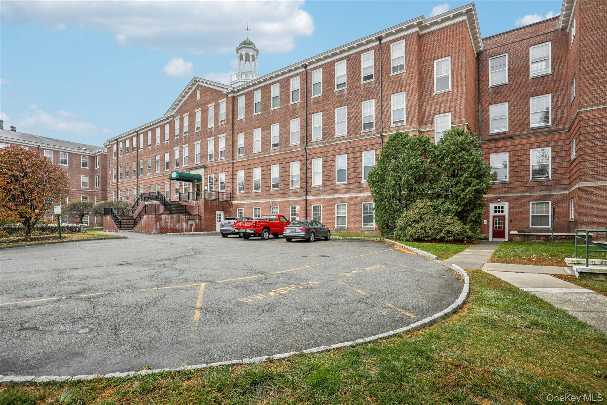 Peekskill, NY 10566,3208 Villa At The Woods