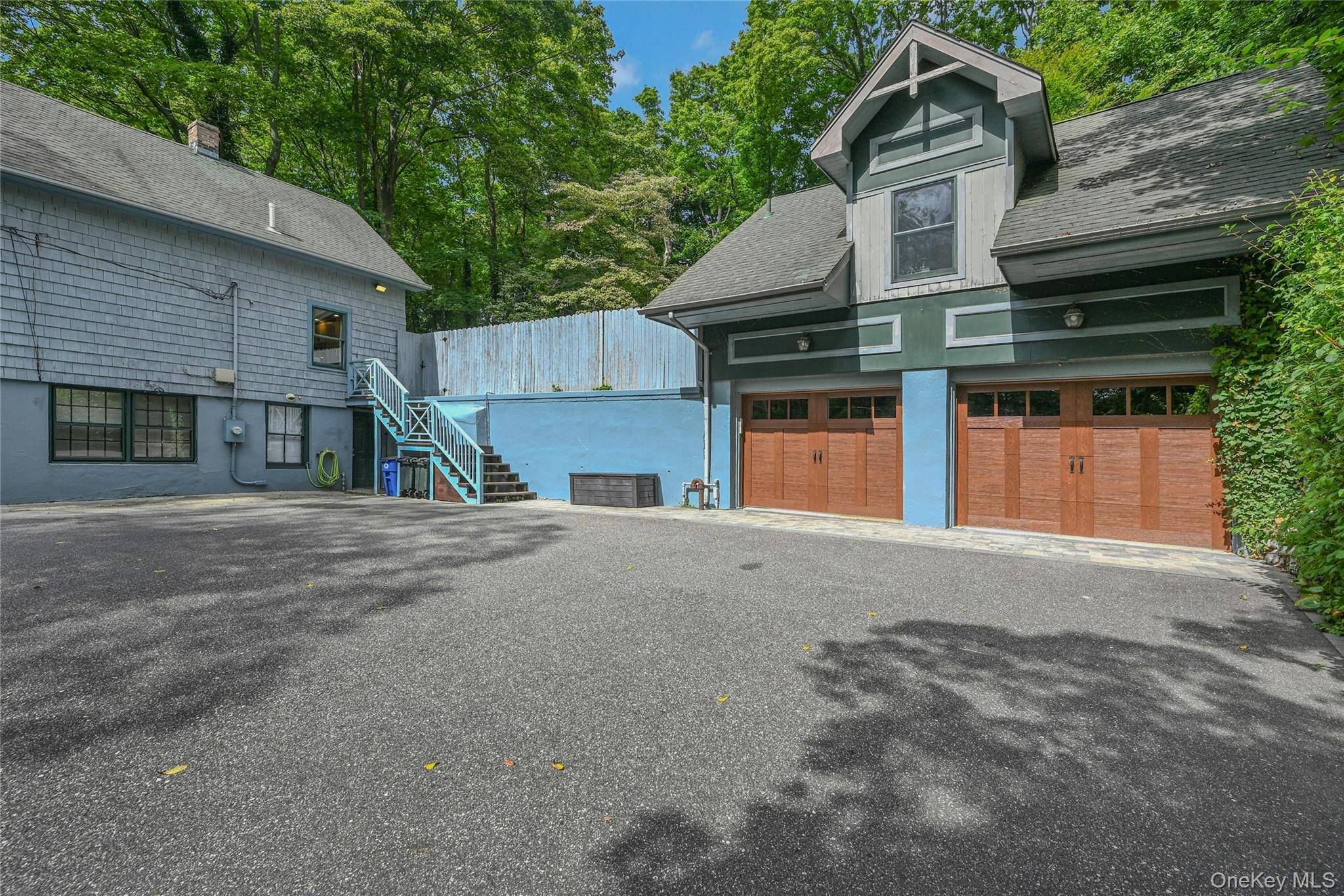 Huntington, NY 11743,61 Youngs Hill RD