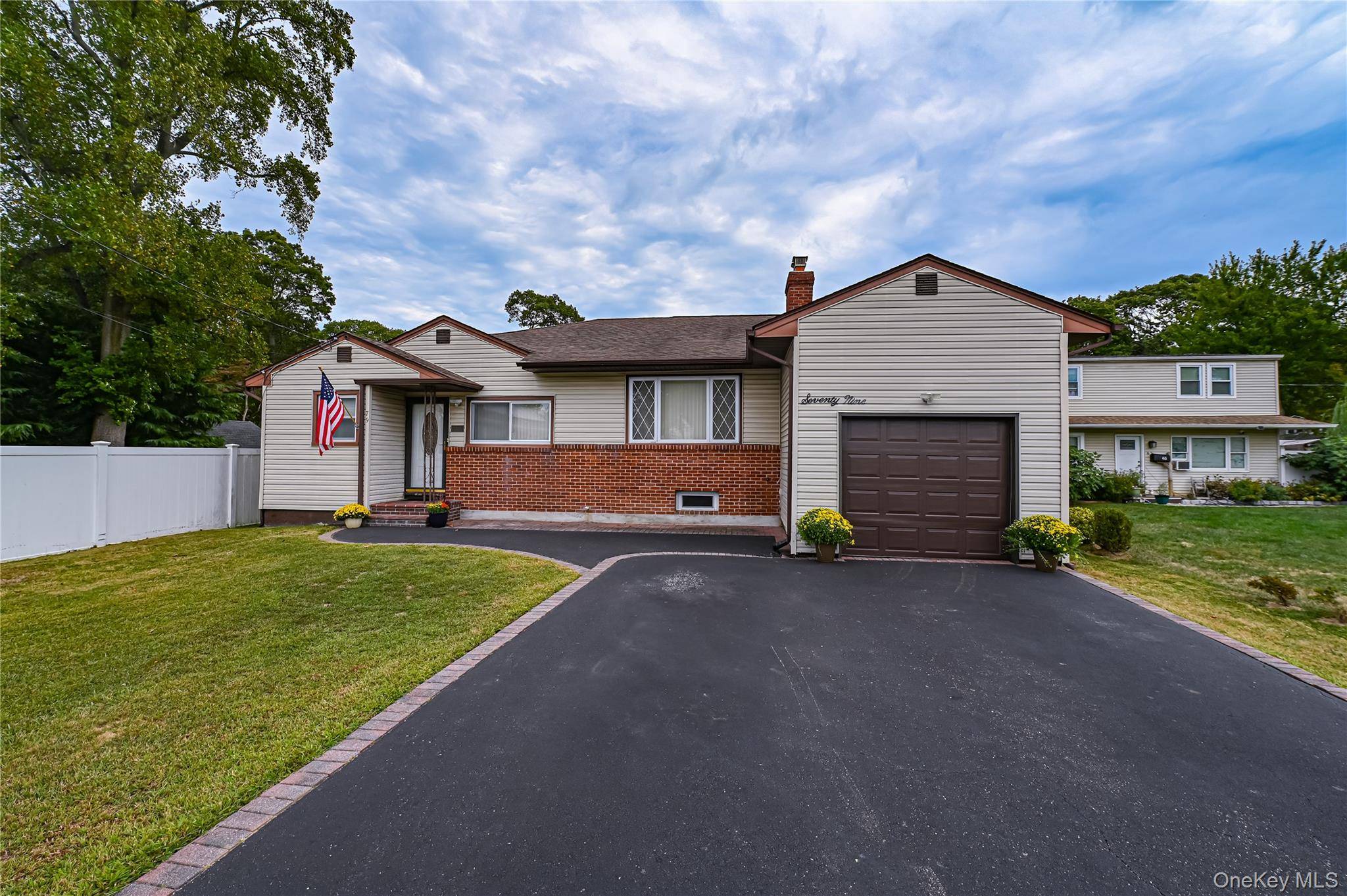 Babylon, NY 11702,79 Woodrow Pkwy