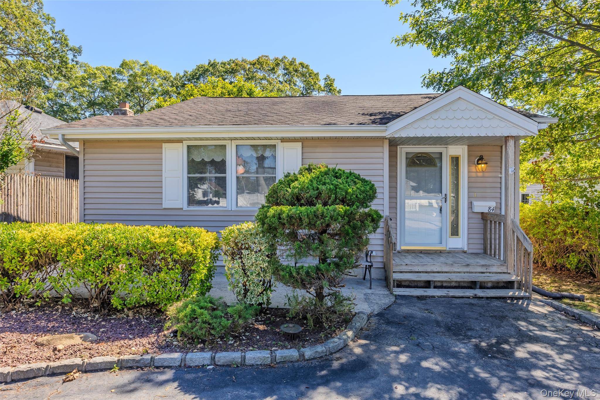 Ronkonkoma, NY 11779,84 Broadway