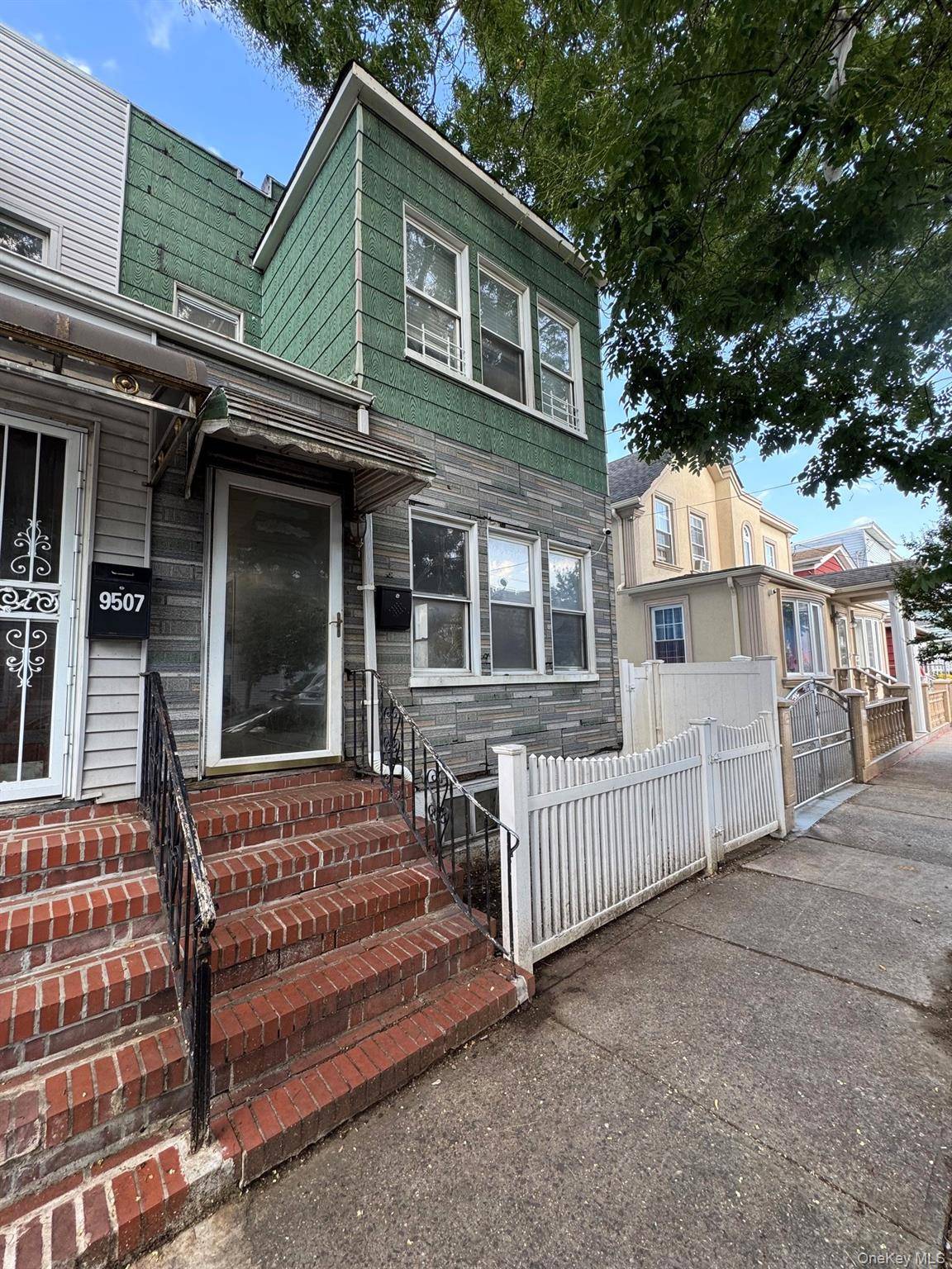 Ozone Park, NY 11416,95-09 88th ST
