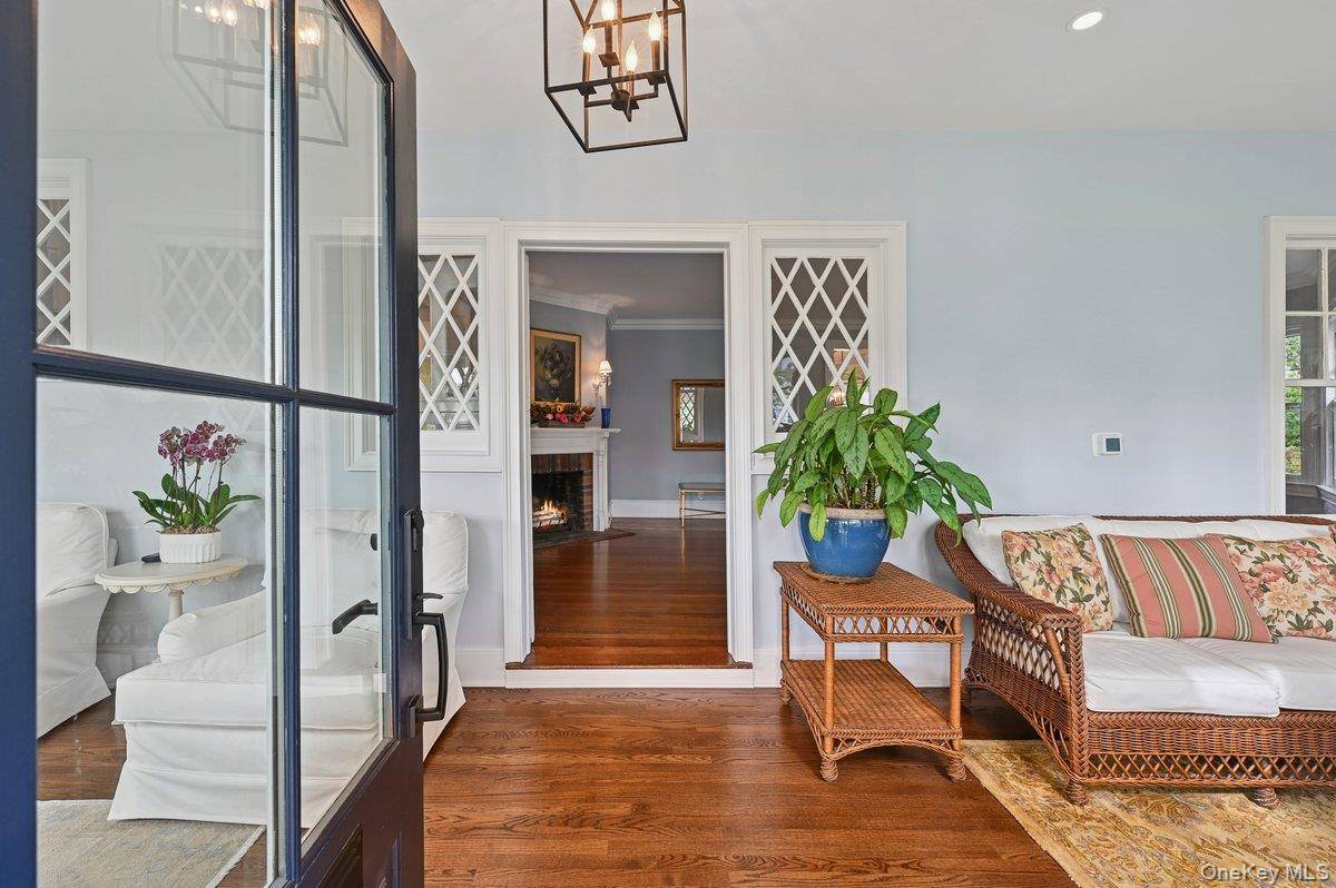 Eastchester, NY 10709,17 Deerfield AVE