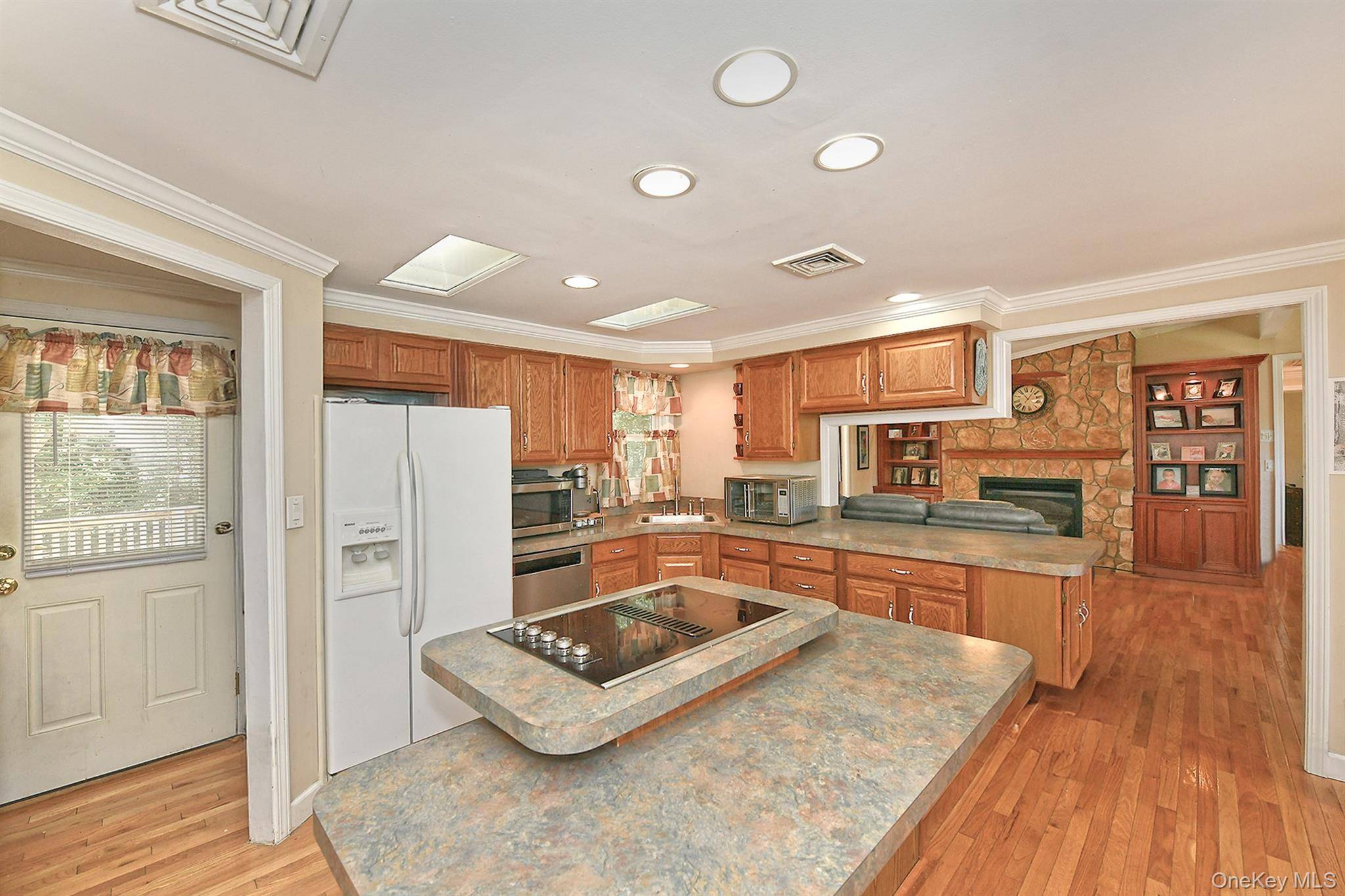 Holtsville, NY 11742,96 10th AVE