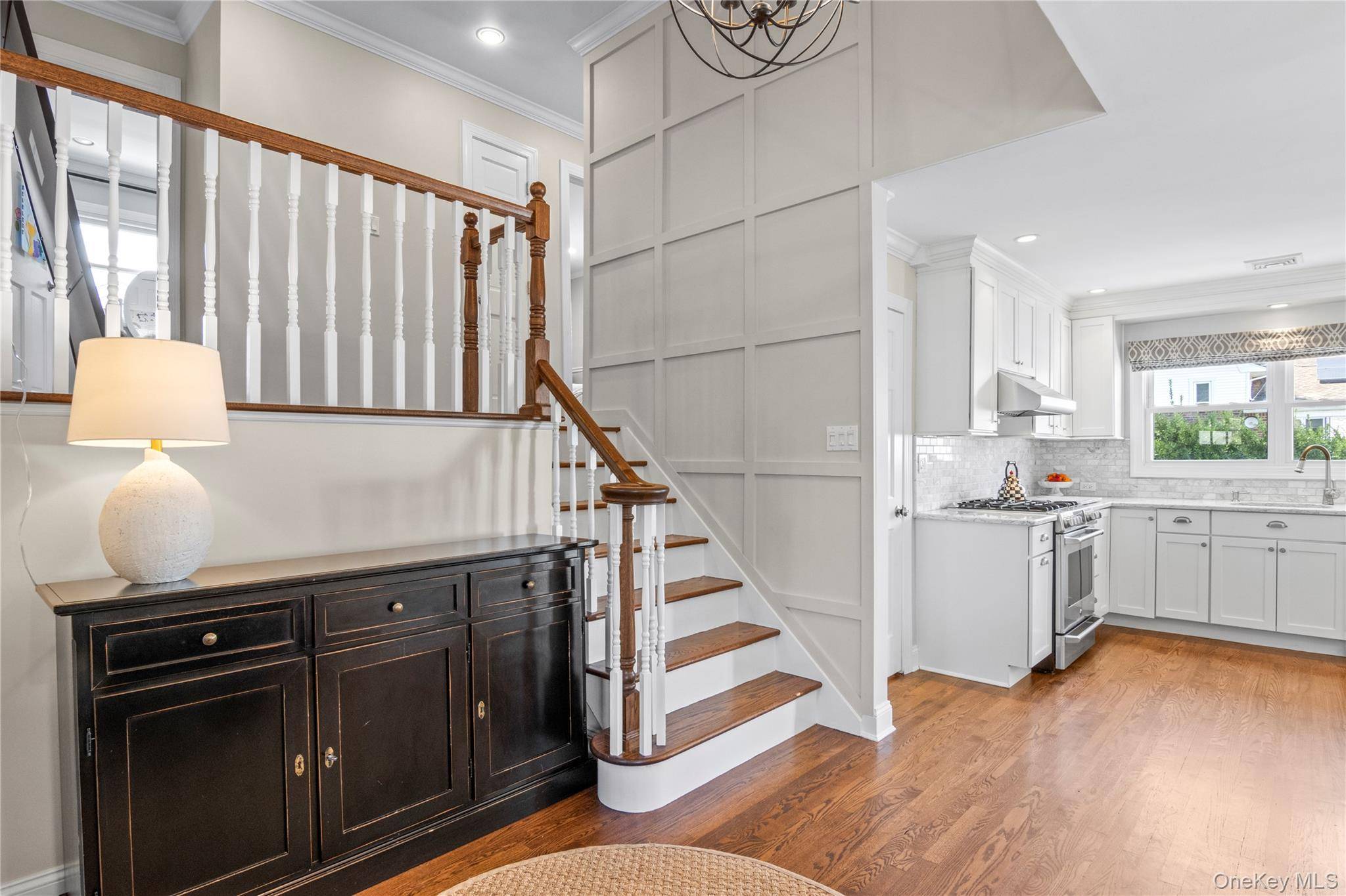 Glen Cove, NY 11542,7 Driftwood DR