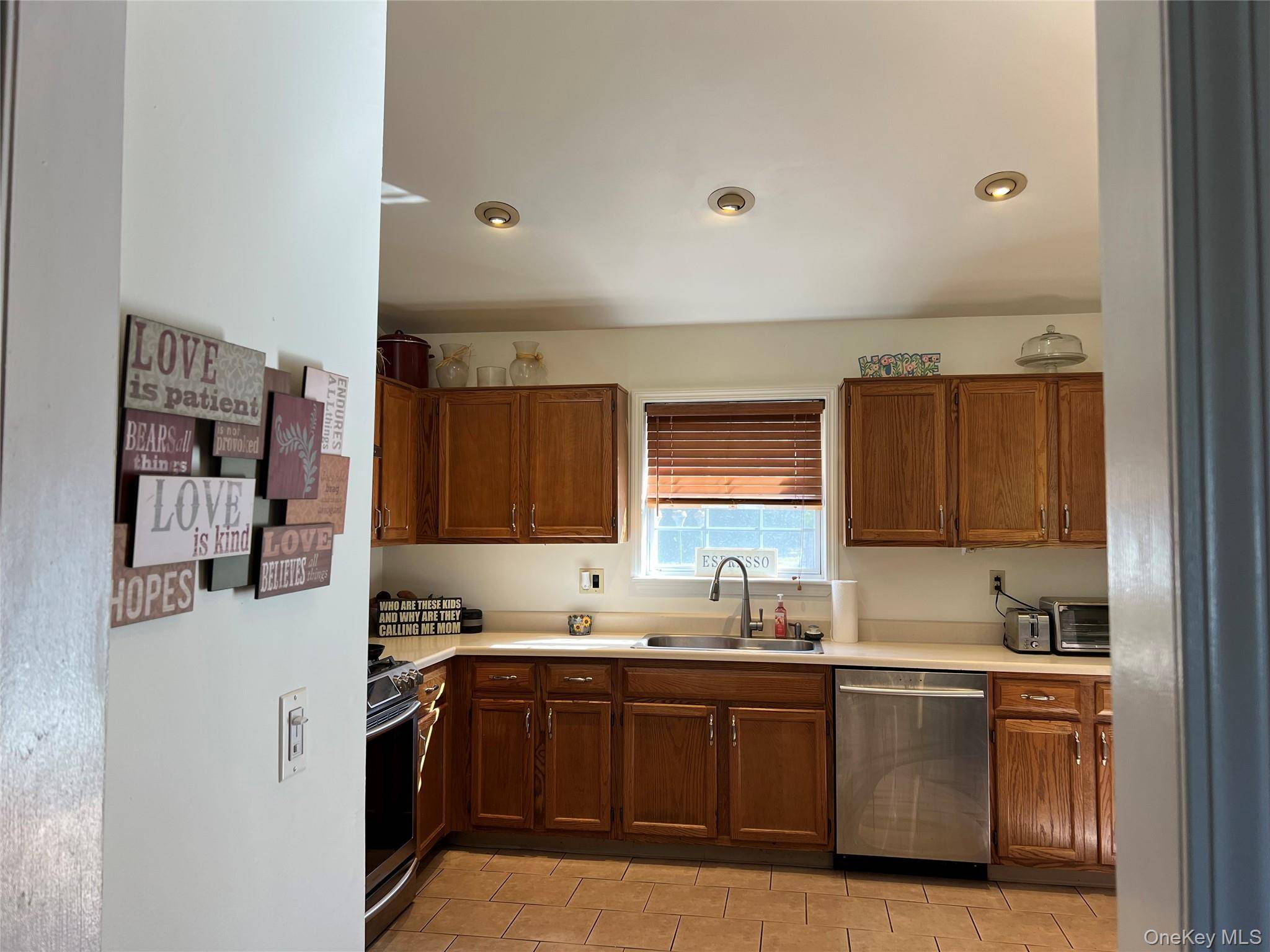 Highland Mills, NY 10930,12 Yale DR