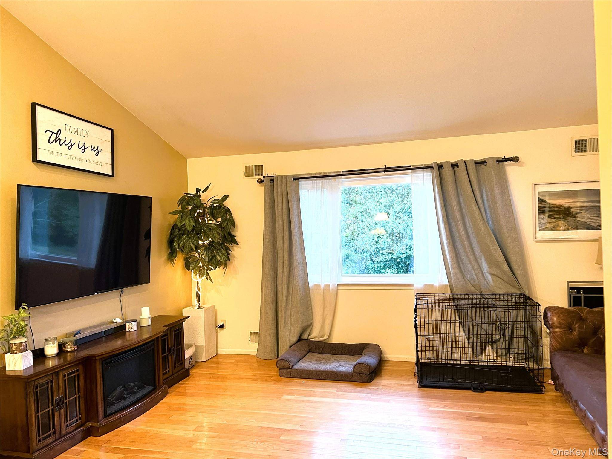 Highland Mills, NY 10930,12 Yale DR