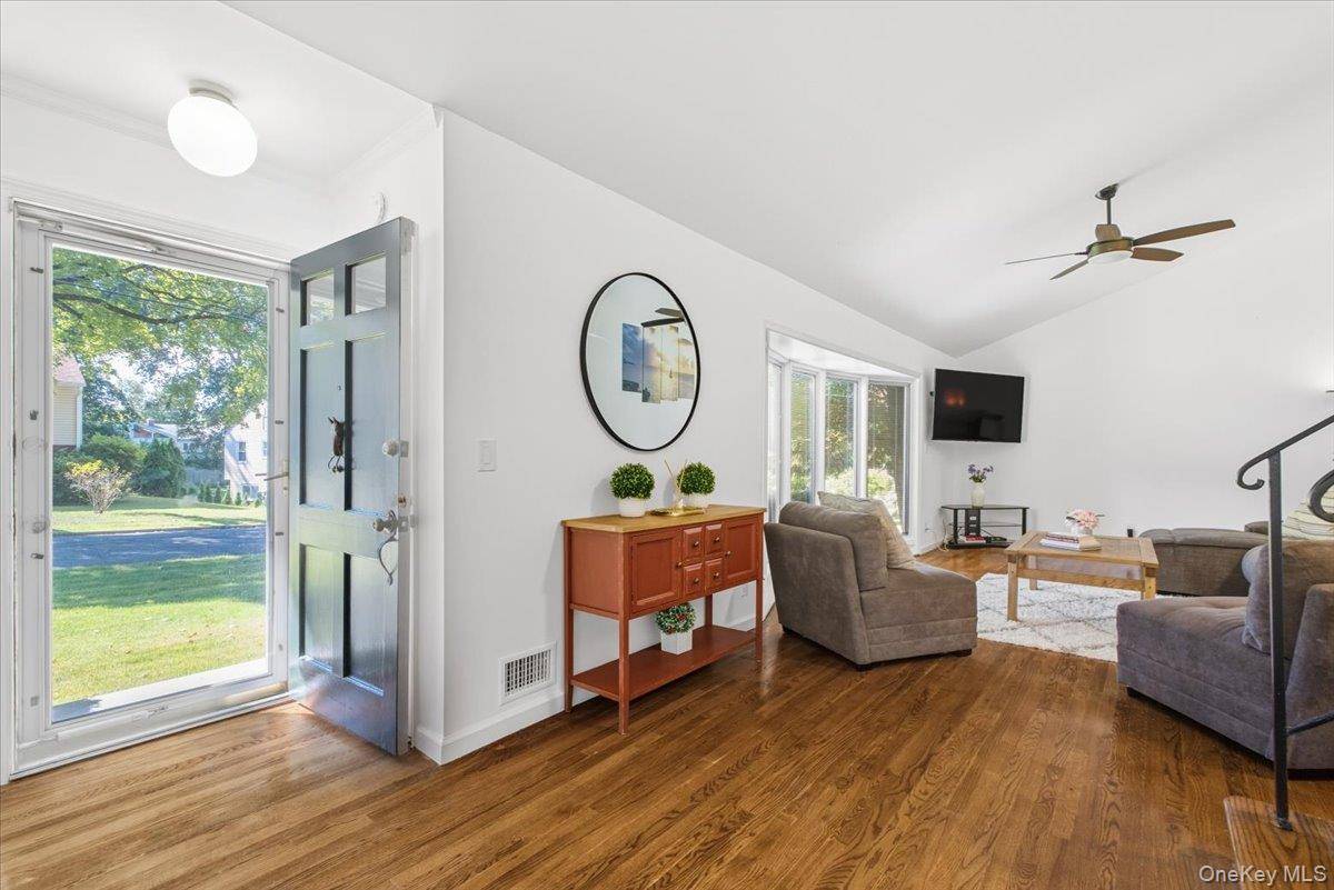 Hartsdale, NY 10530,15 Carlyle PL