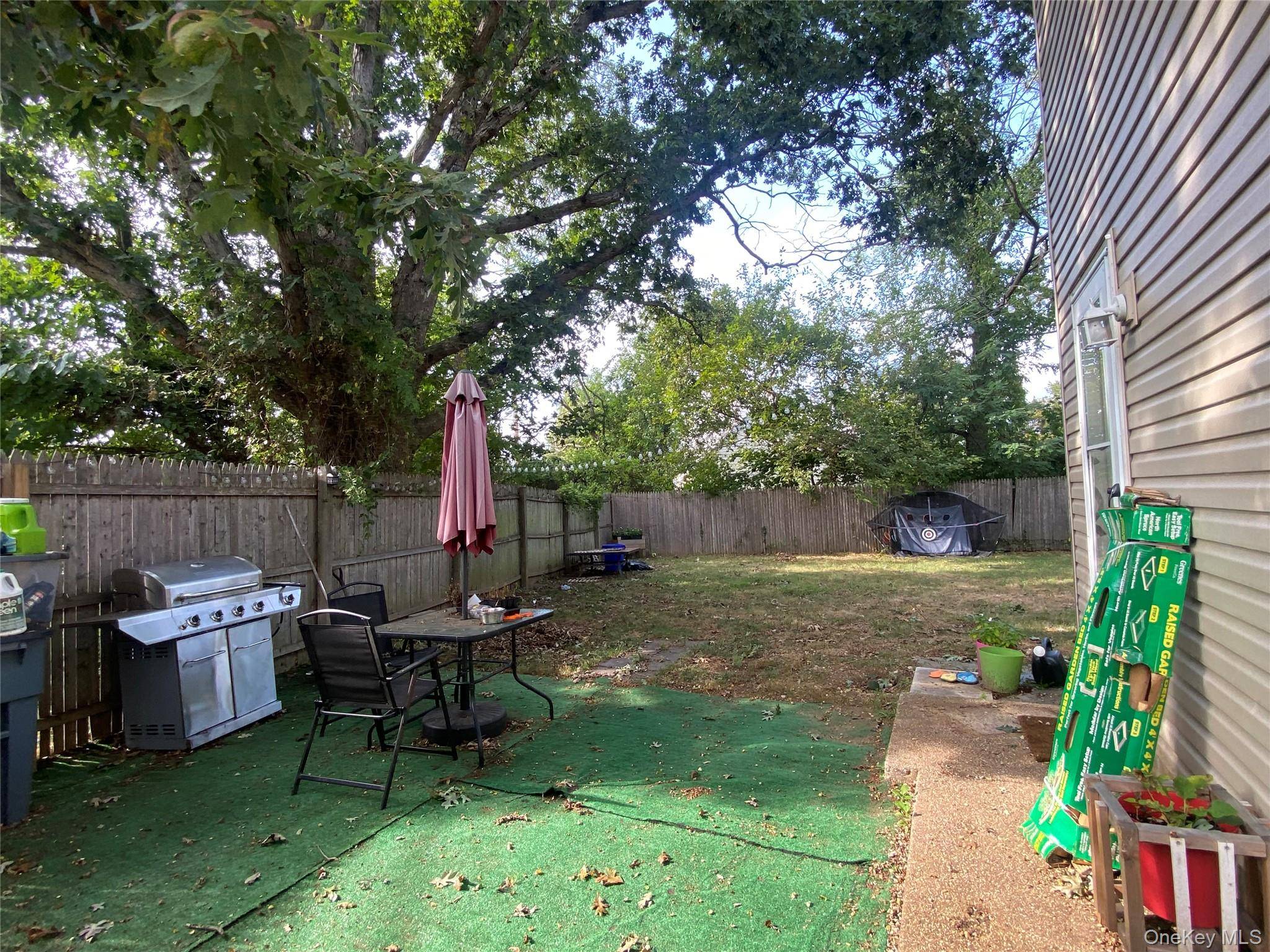 West Babylon, NY 11704,3 Broadway #1