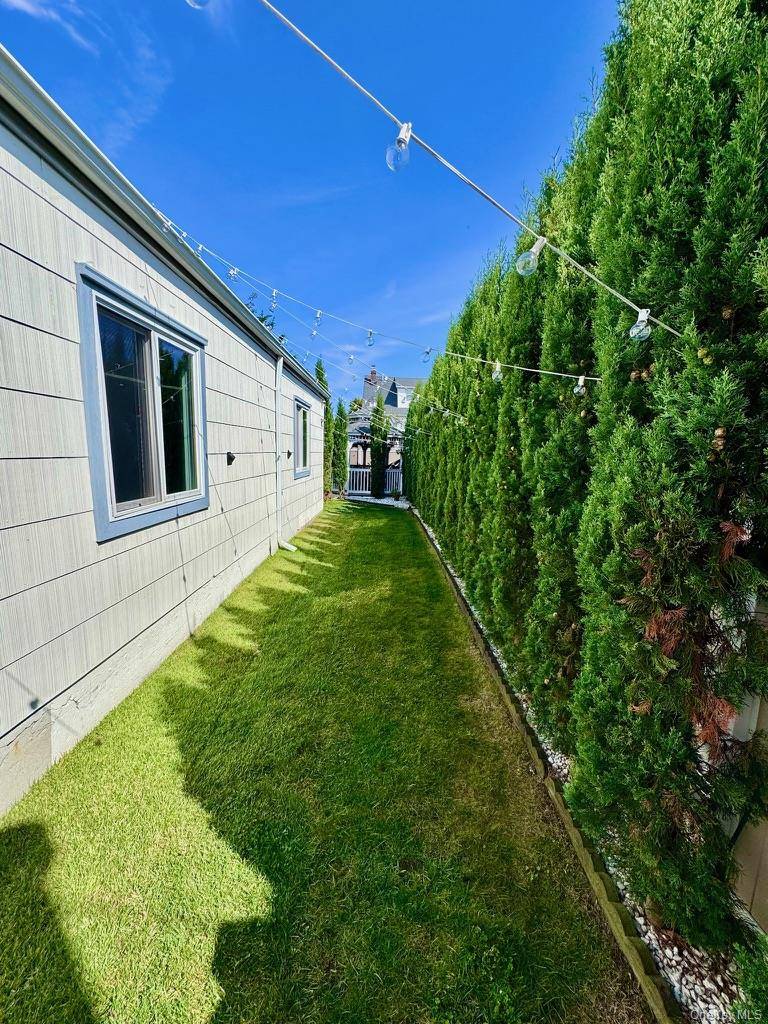 Inwood, NY 11096,62 Walnut RD