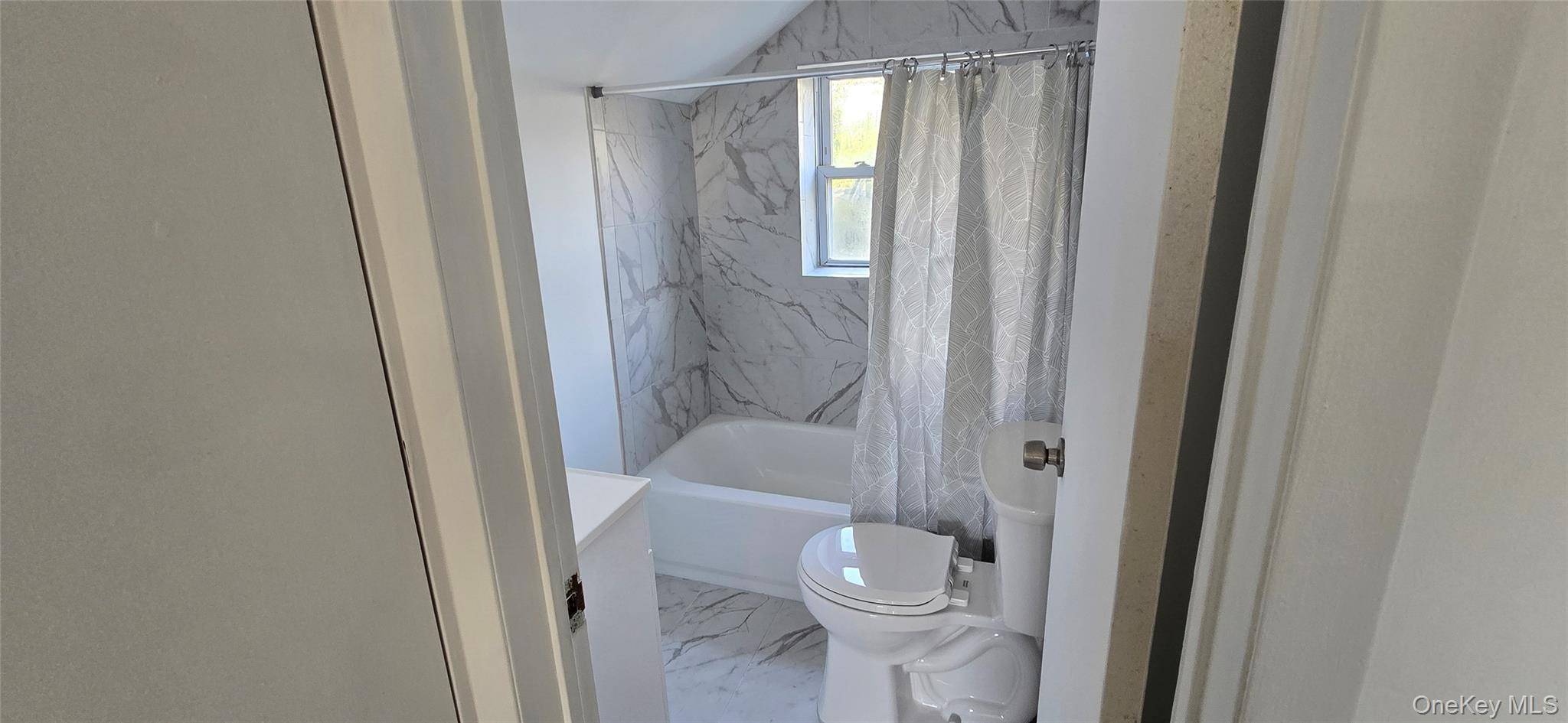 Lake Ronkonkoma, NY 11779,84 Pleasure AVE