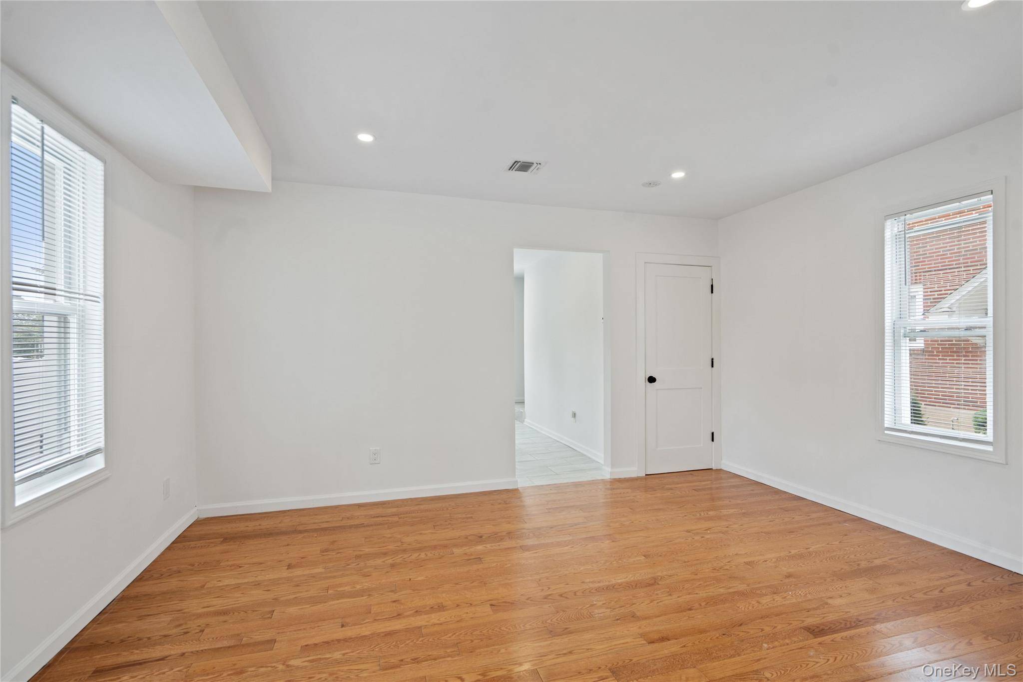 Westbury, NY 11590,89 5th AVE