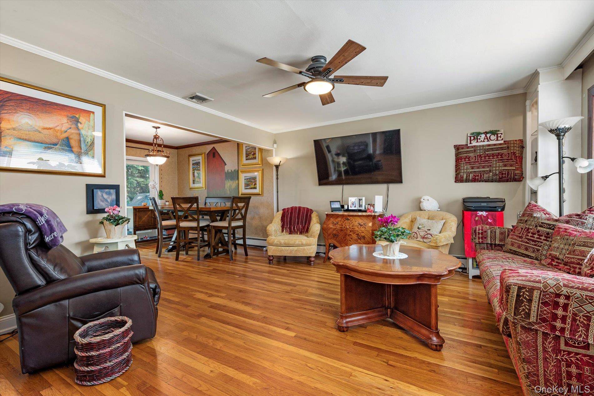 North Babylon, NY 11703,65 Harriet RD