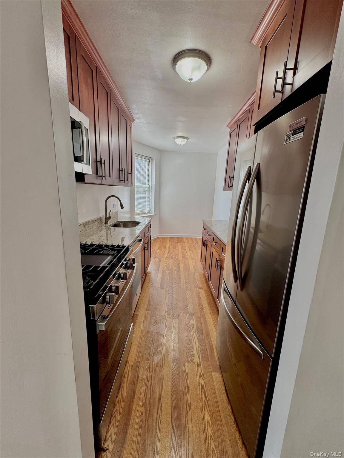 Bronx, NY 10462,2090 Barnes AVE #6A