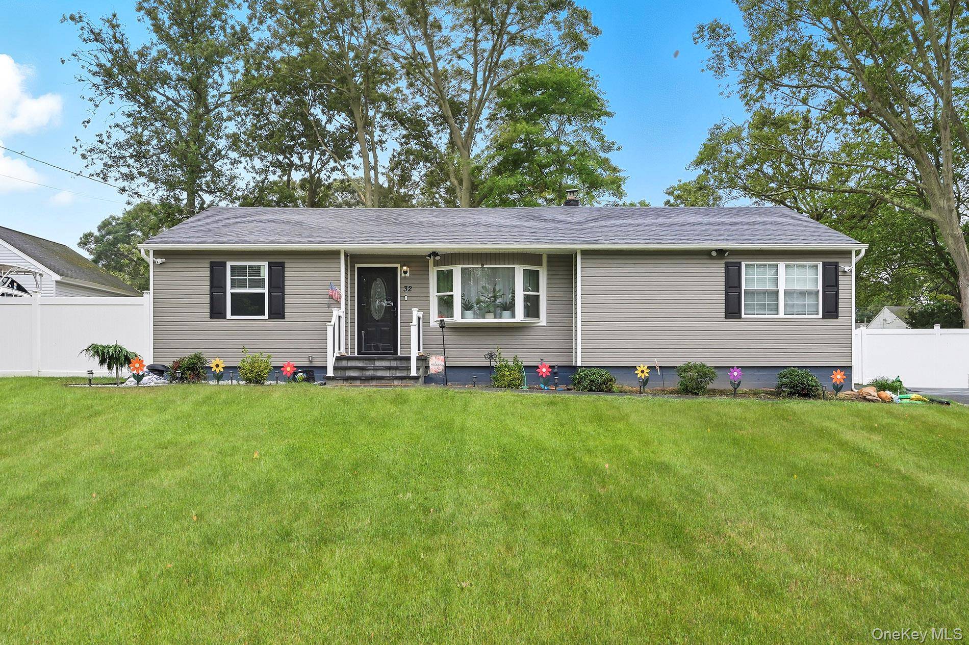 Lake Grove, NY 11755,32 Ralph AVE