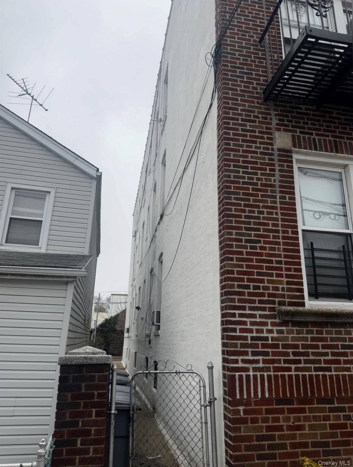 Glendale, NY 11385,78-11 73rd PL