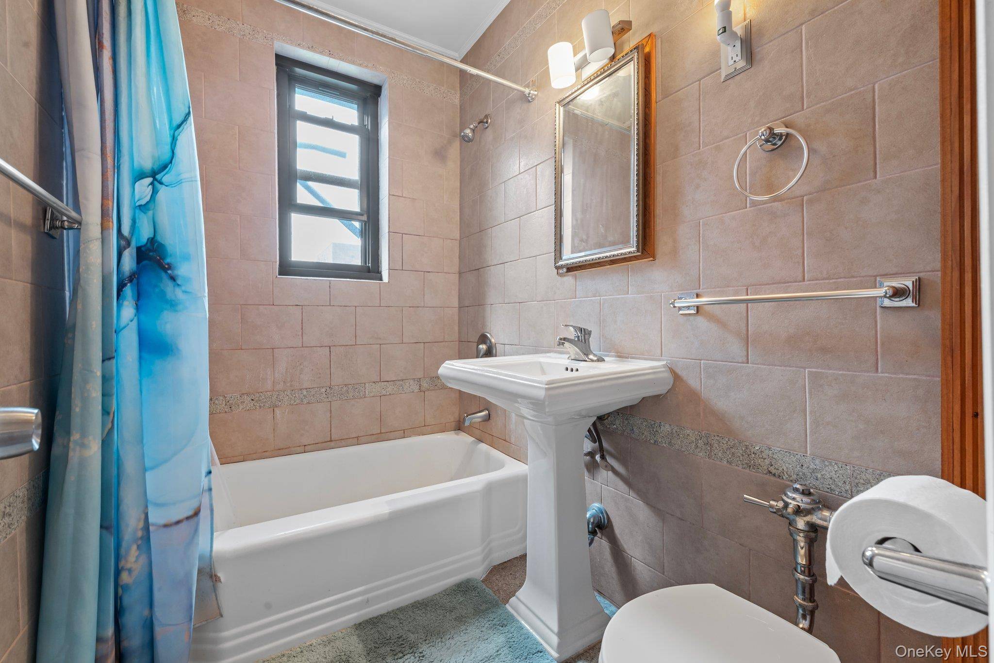 Forest Hills, NY 11375,69-60 108th ST #503