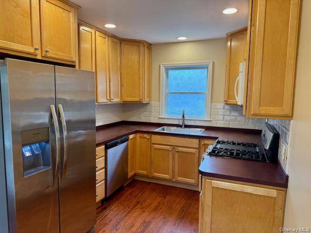 Glen Cove, NY 11542,29 1/2 Woolsey AVE