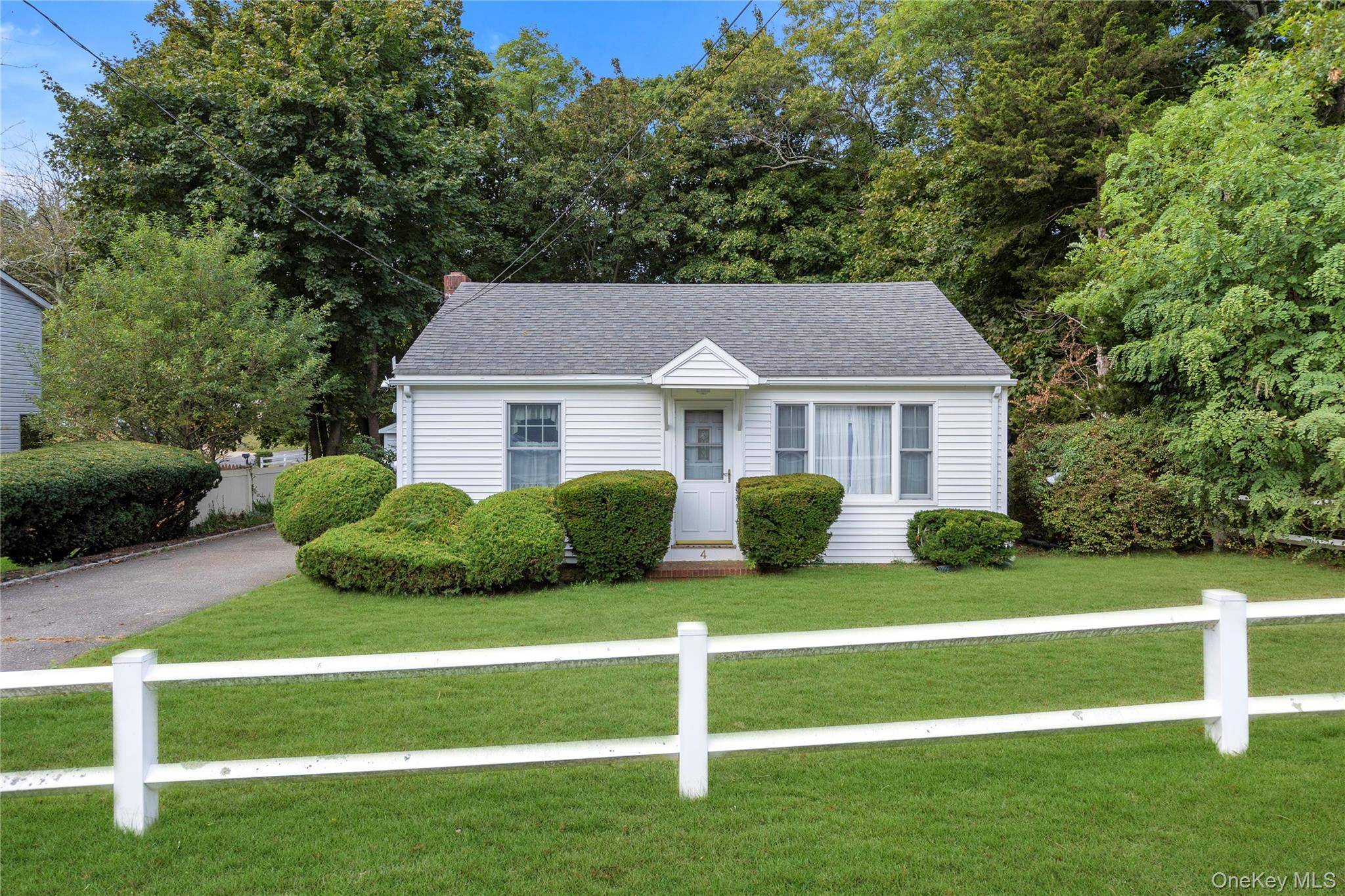 Ridge, NY 11961,4 Giant Oak RD