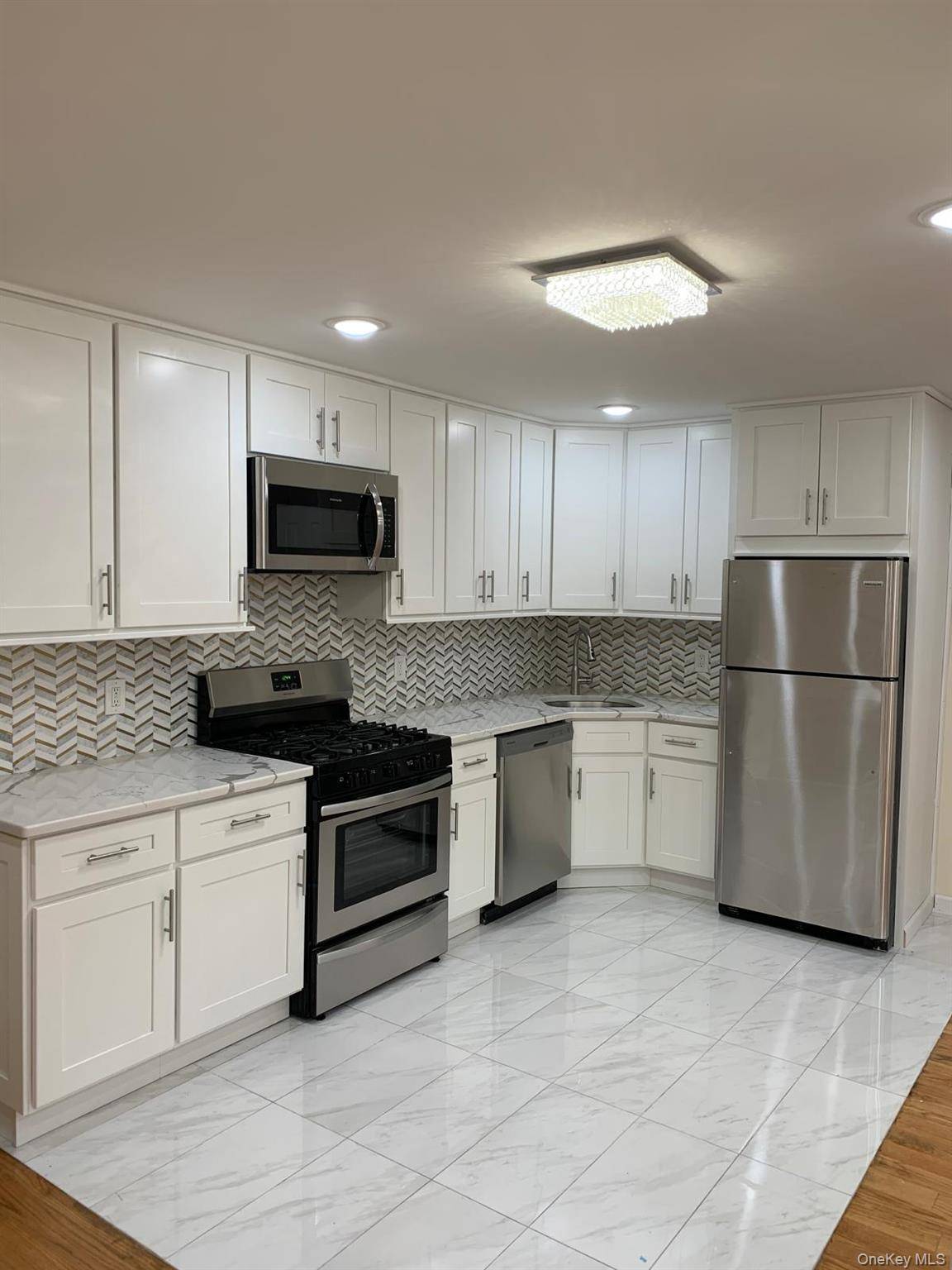 Ossining, NY 10562,39 Ann ST