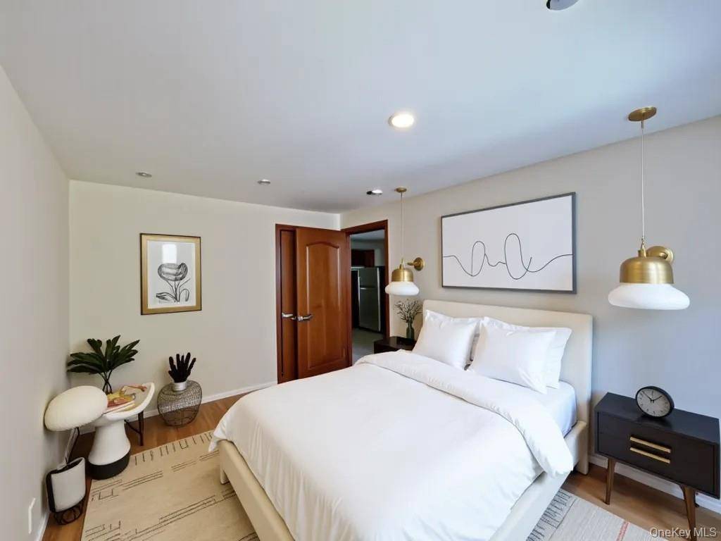Jackson Heights, NY 11372,35-61 84 St #307
