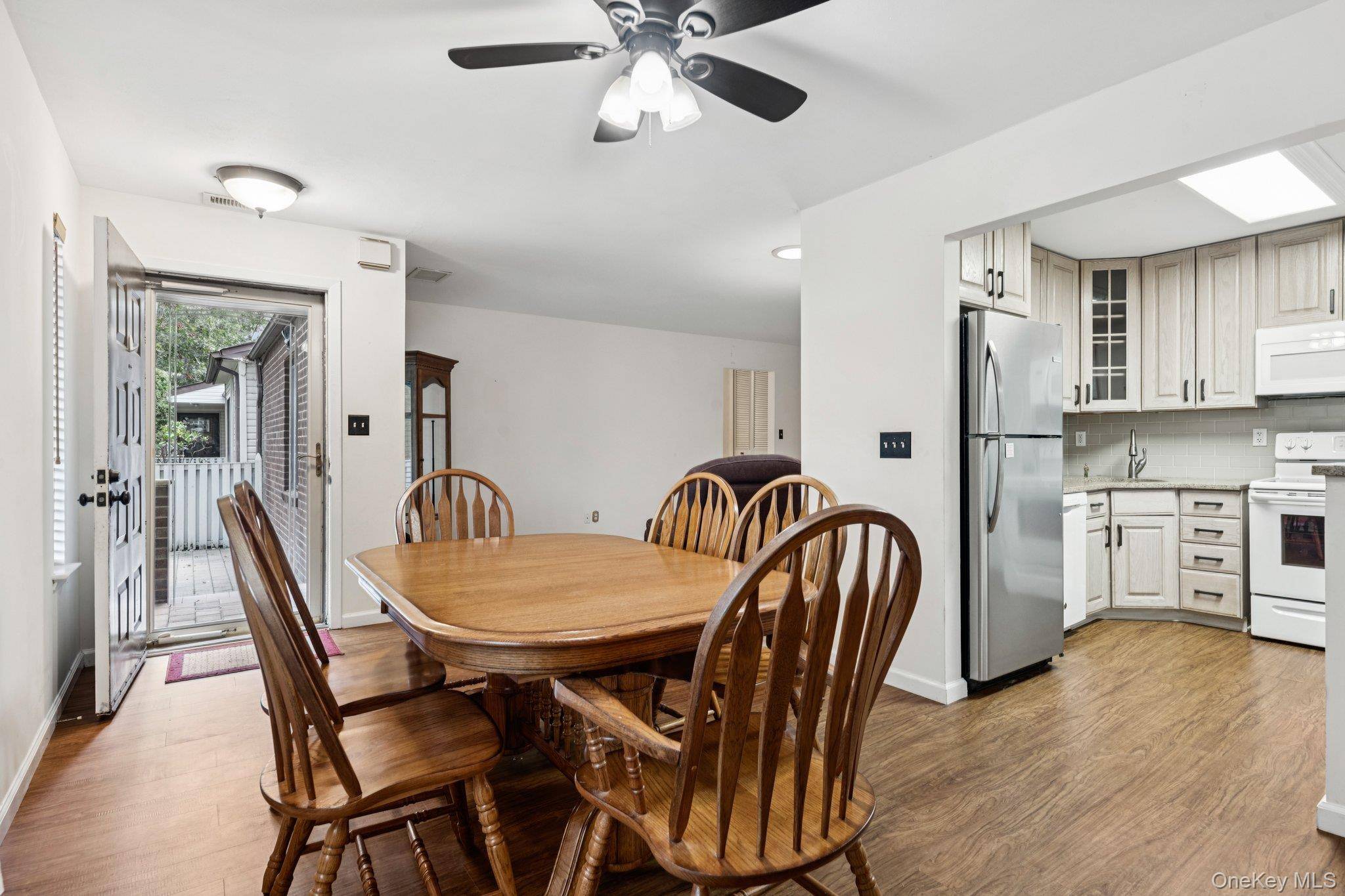 Coram, NY 11727,58 Birchwood RD