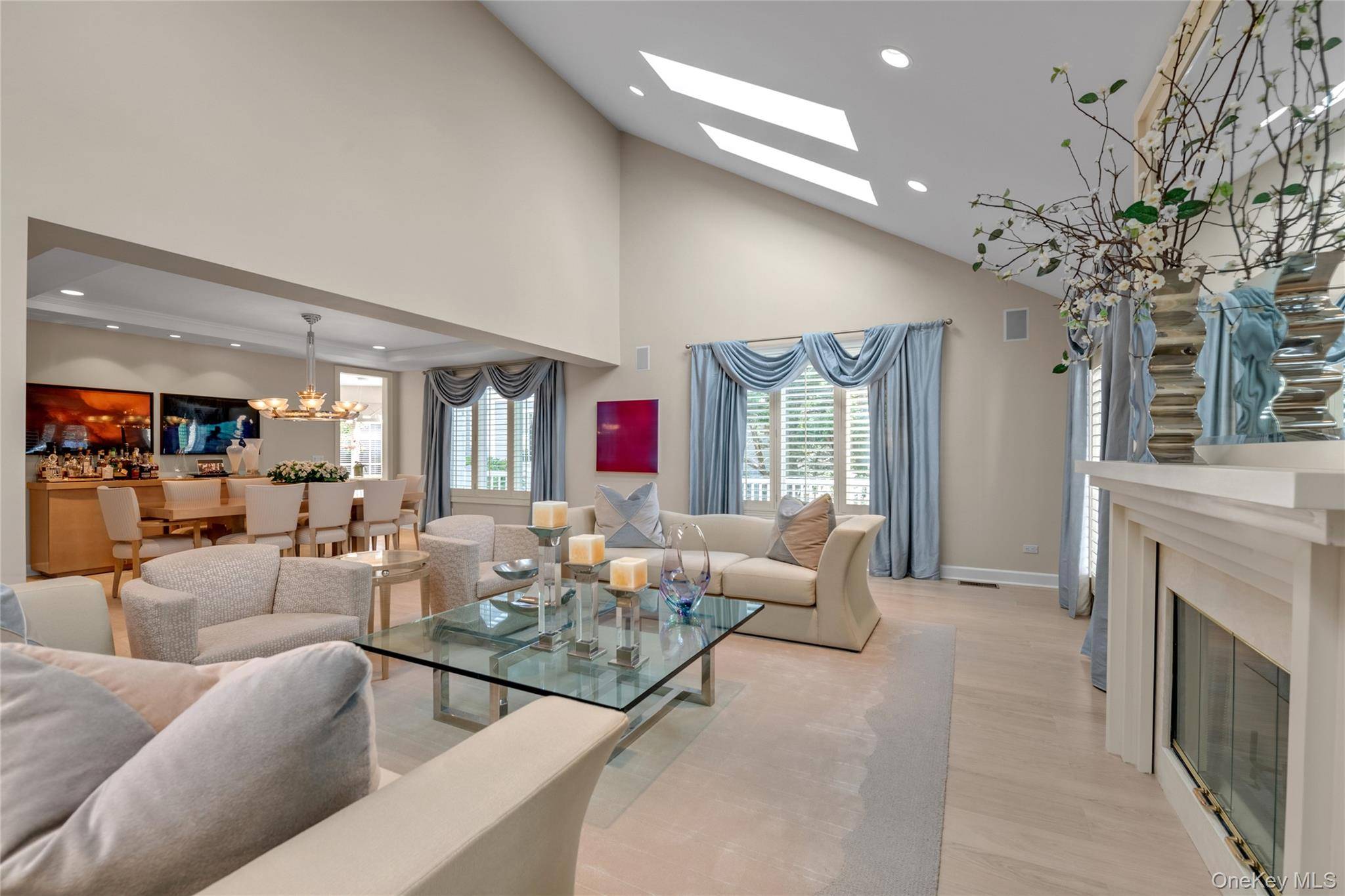 Manhasset, NY 11030,17 Evergreen CIR