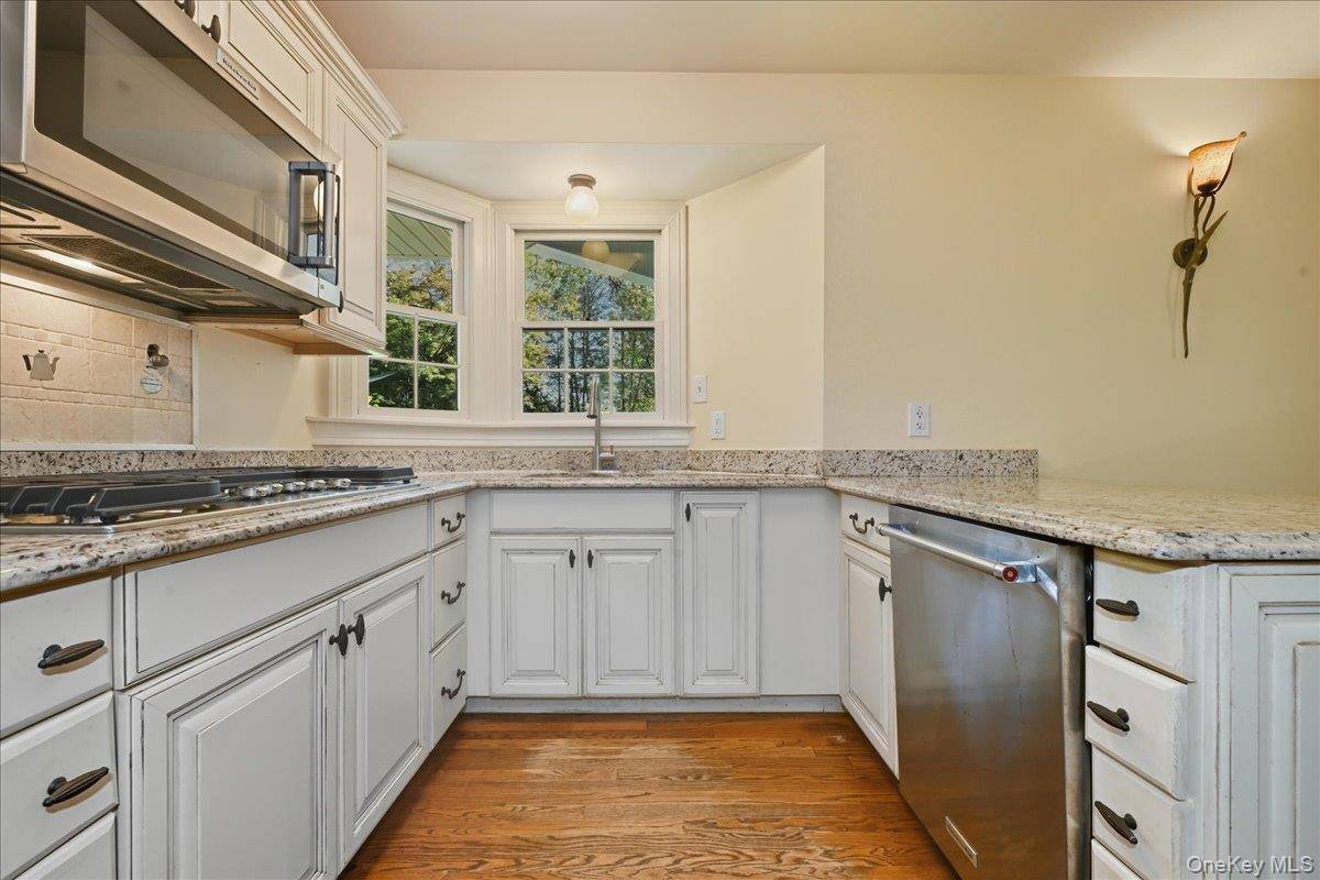 Greenlawn, NY 11740,15 Centerport RD