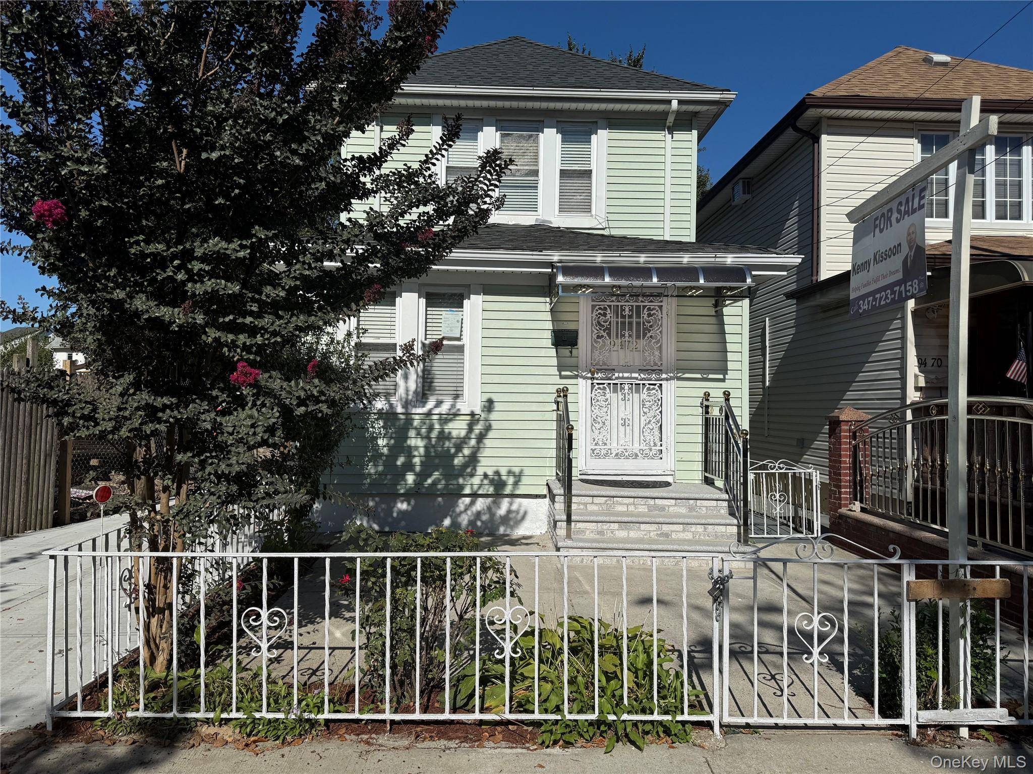 Hollis, NY 11423,94-72 199th St