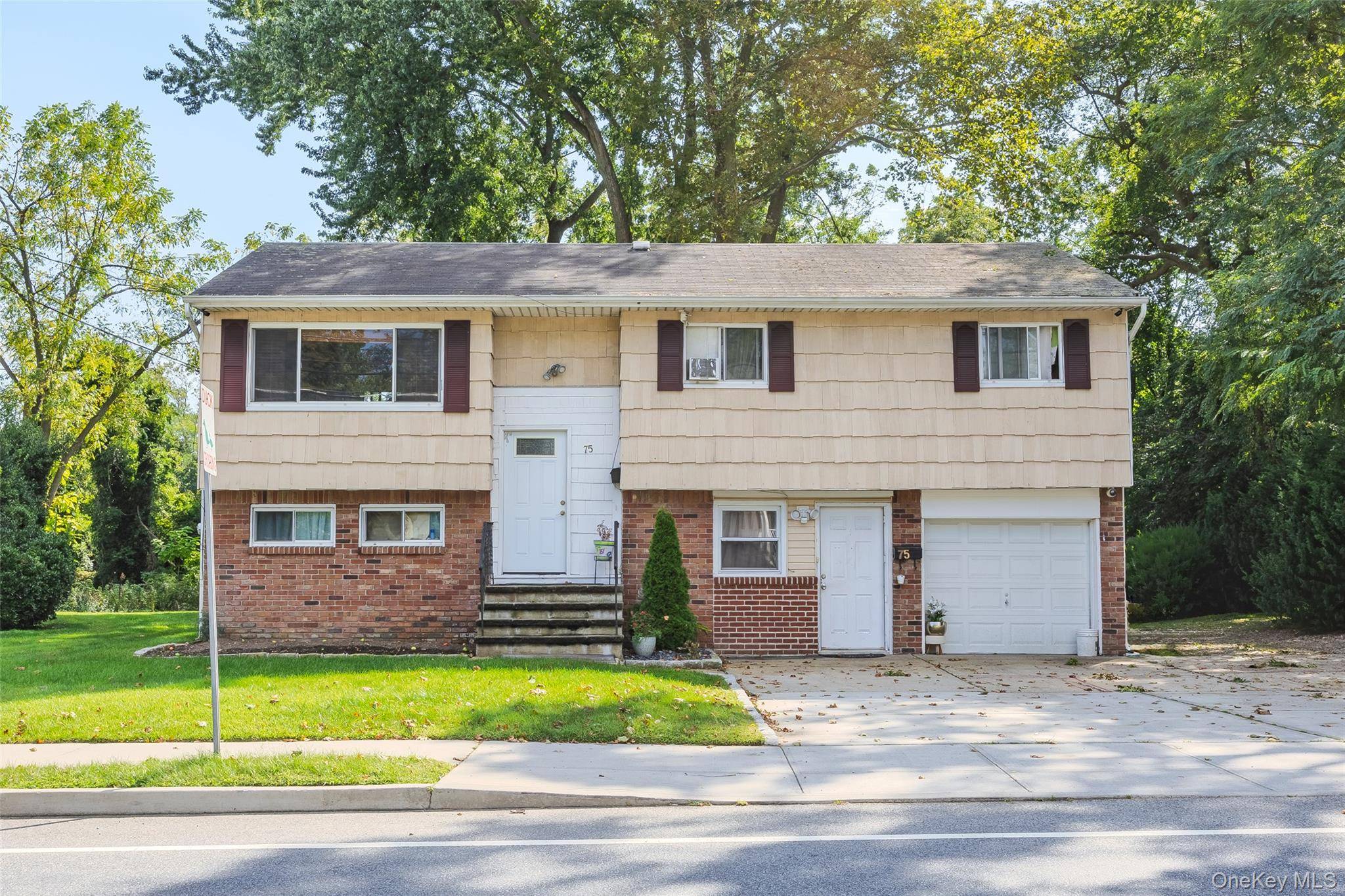 Amityville, NY 11701,75 Oak ST