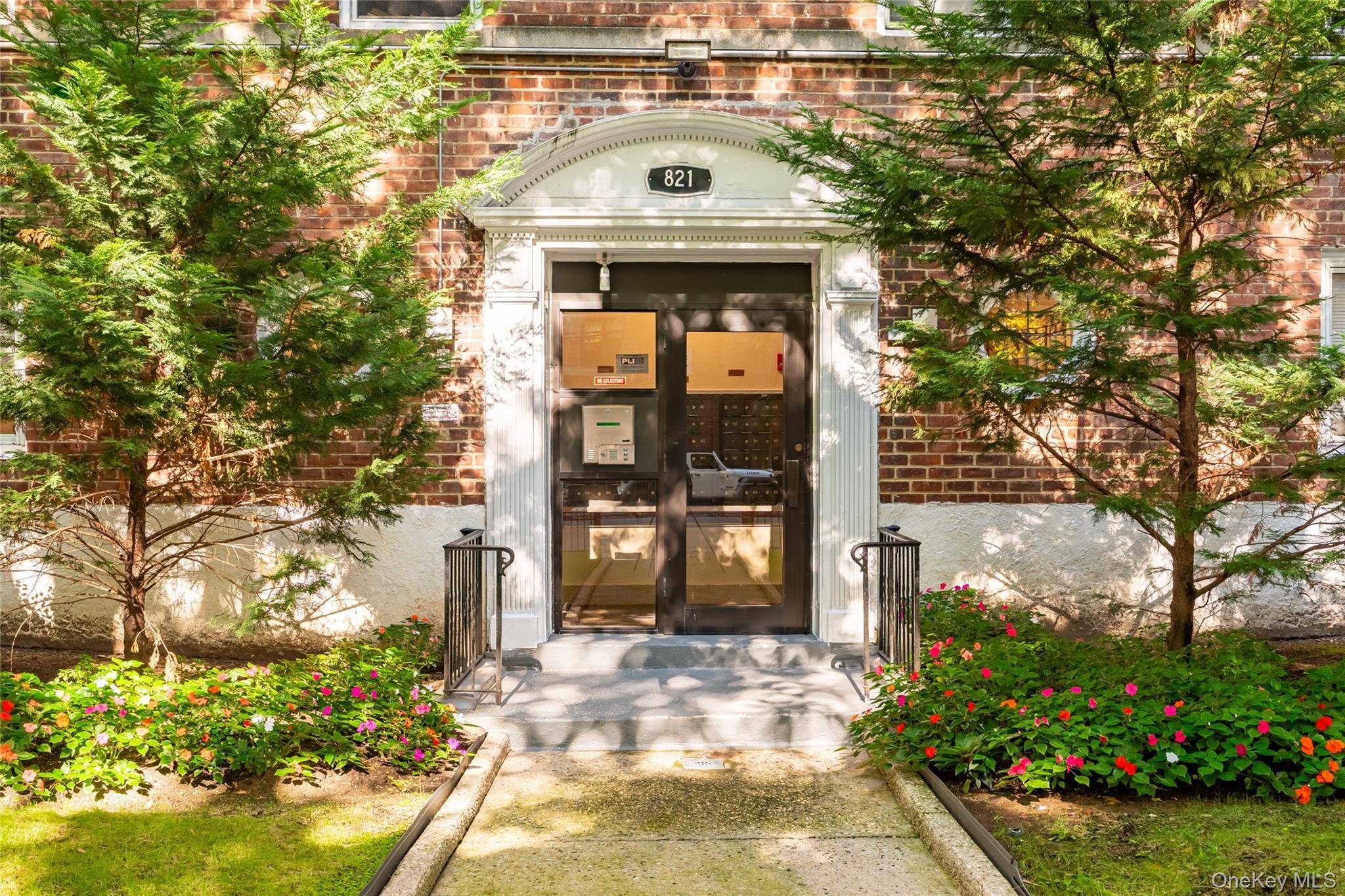 Bronxville, NY 10708,821 Bronx River RD #5J