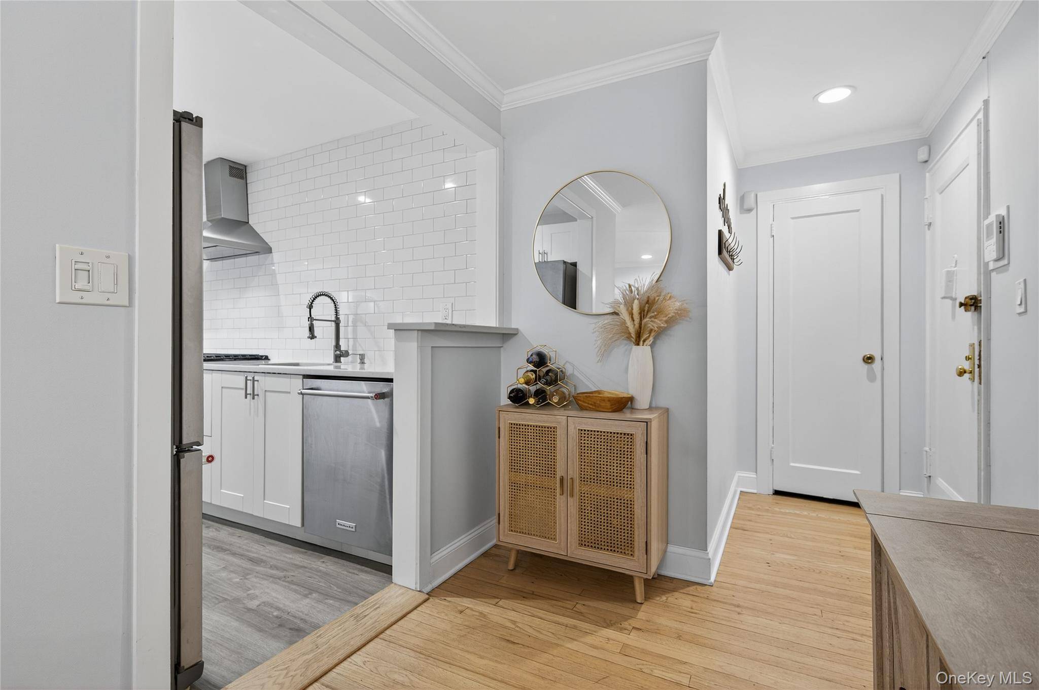 Great Neck, NY 11021,8 Terrace CIR #1B