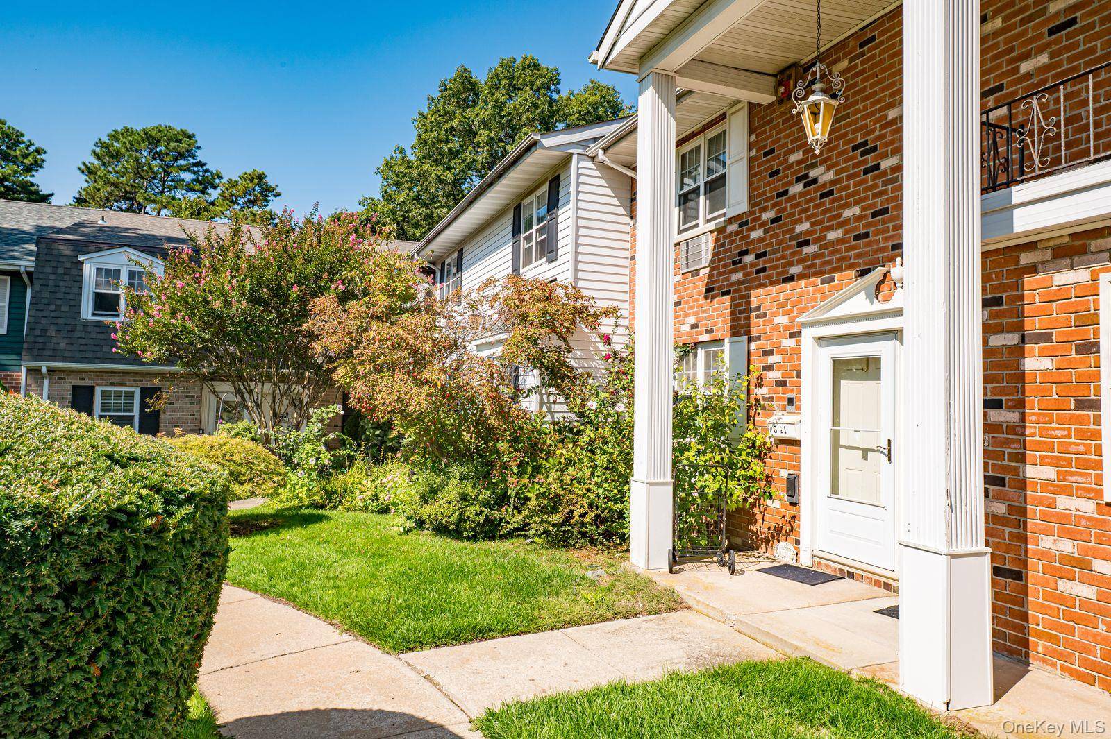 Holtsville, NY 11742,21 Glen Hollow Drive #G30