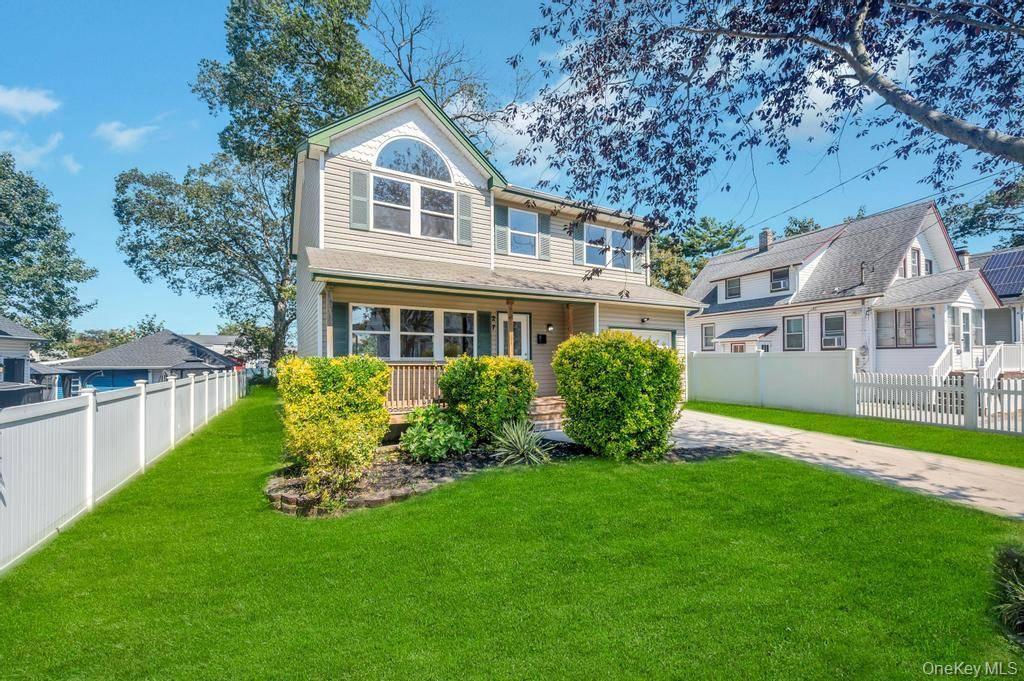 Amityville, NY 11701,27 W Smith ST