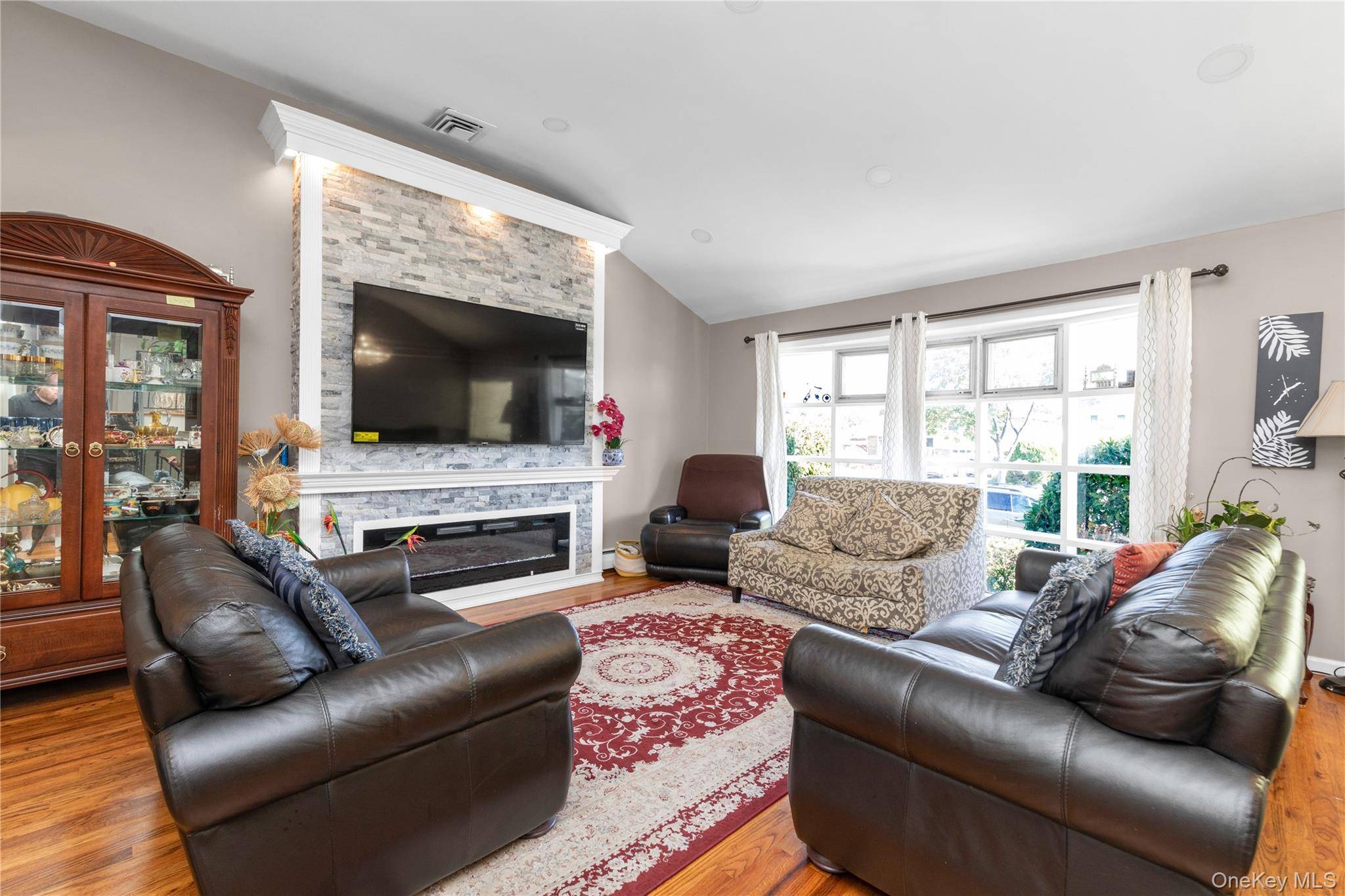 East Meadow, NY 11554,80 Rosalie CT