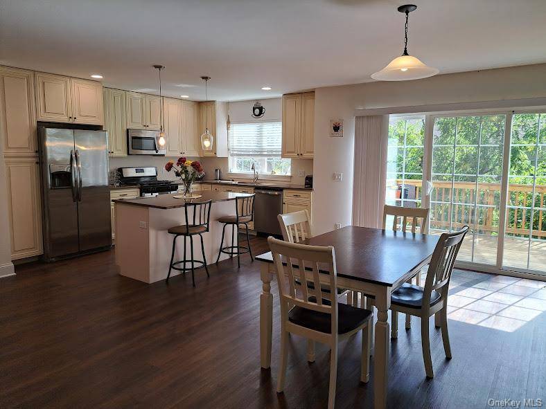 New Windsor, NY 12553,807 Fairway CT #94