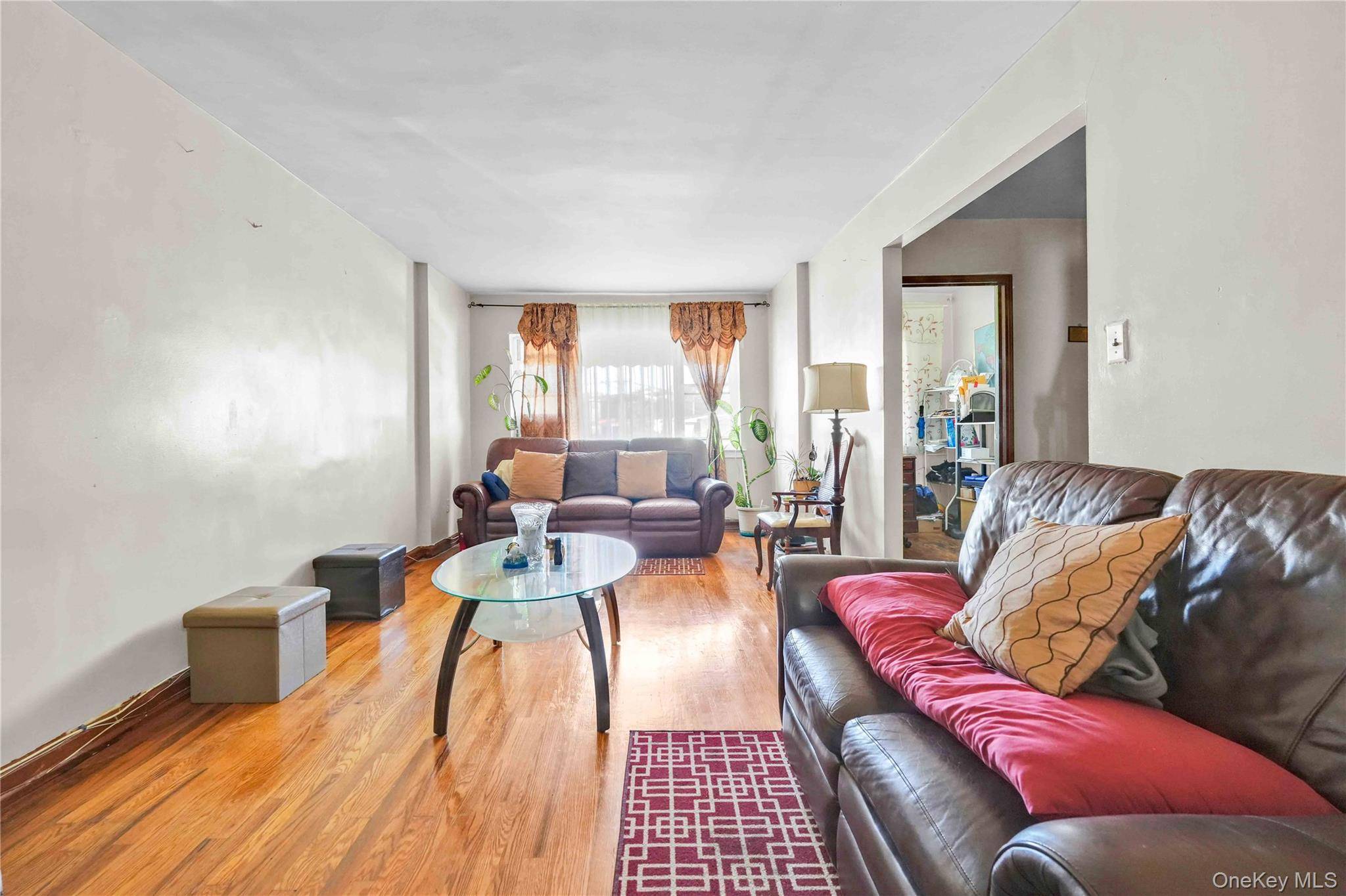 Bronx, NY 10469,1472 Stickney PL