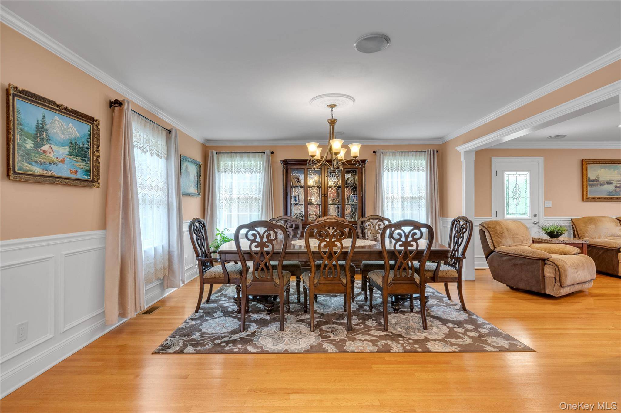 Hicksville, NY 11801,10 Field AVE