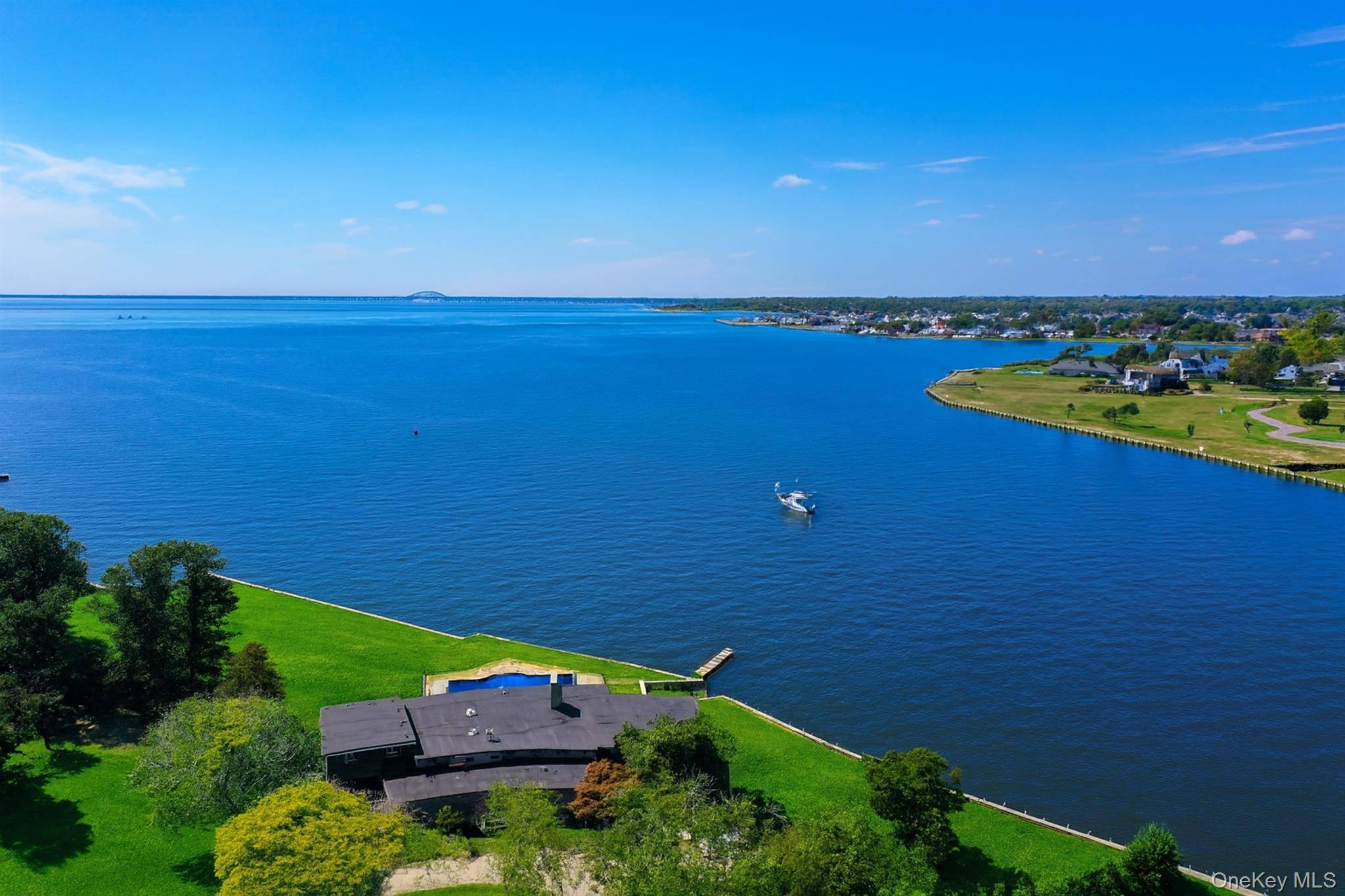 Islip, NY 11751,10 Great Cove LN