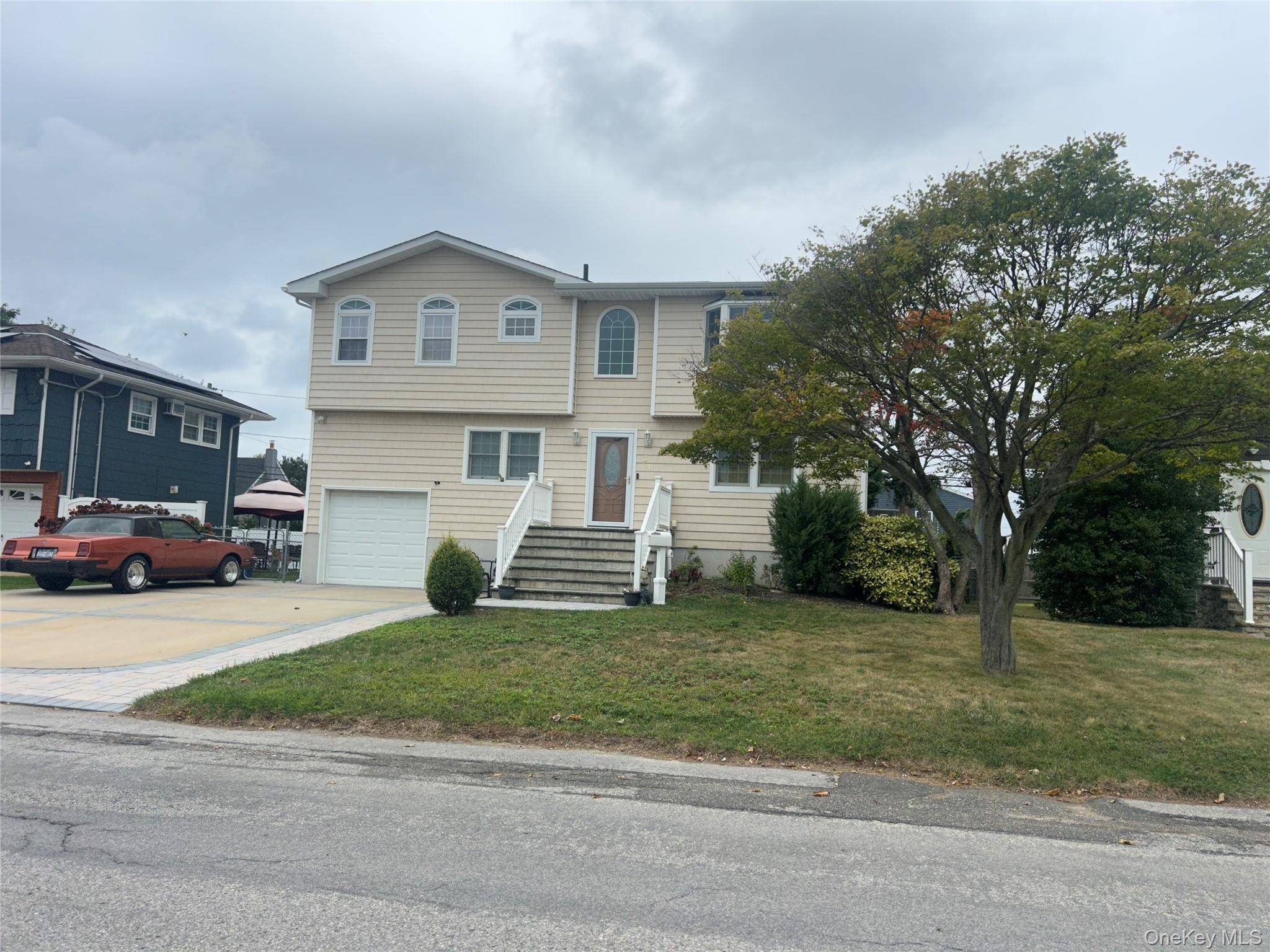 Lindenhurst, NY 11757,311 Riviera Pkwy