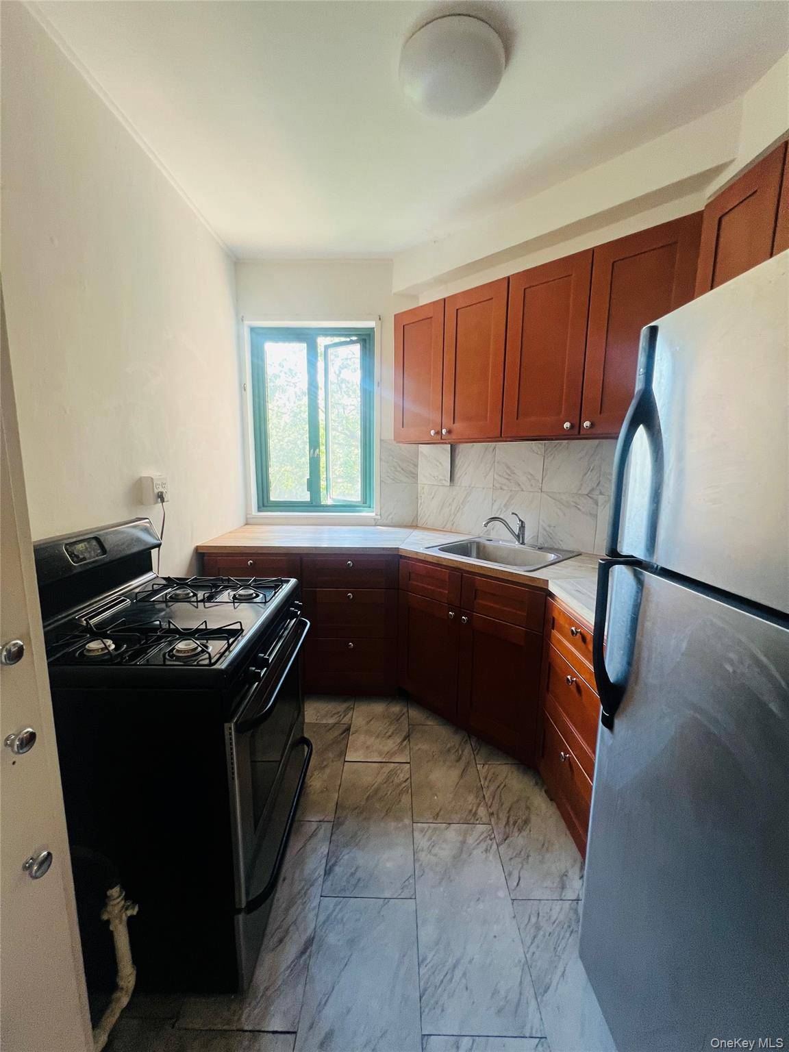 Bronx, NY 10462,2160 E Tremont AVE #5F