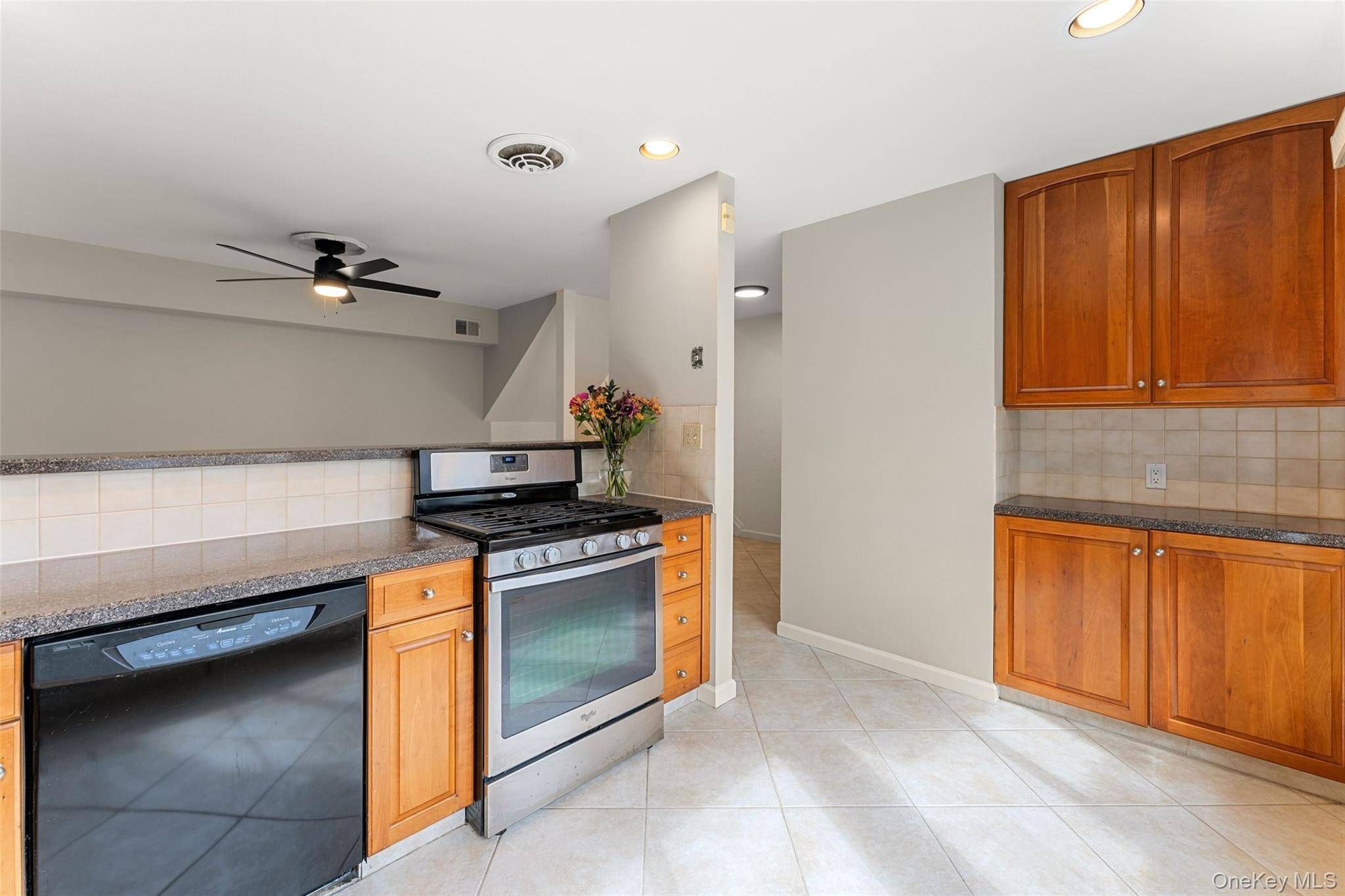 Scarsdale, NY 10583,11 Jackson AVE #4