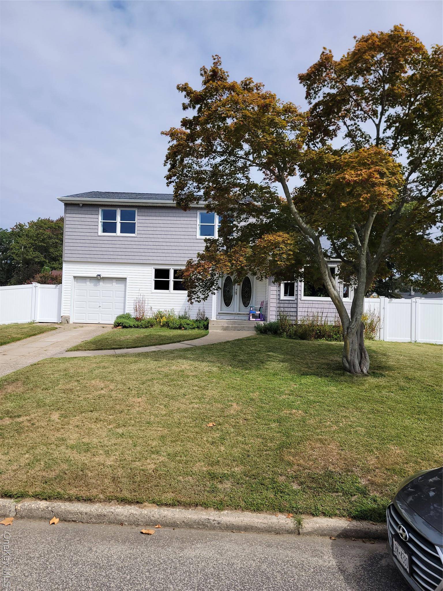 Selden, NY 11784,7 Deville DR