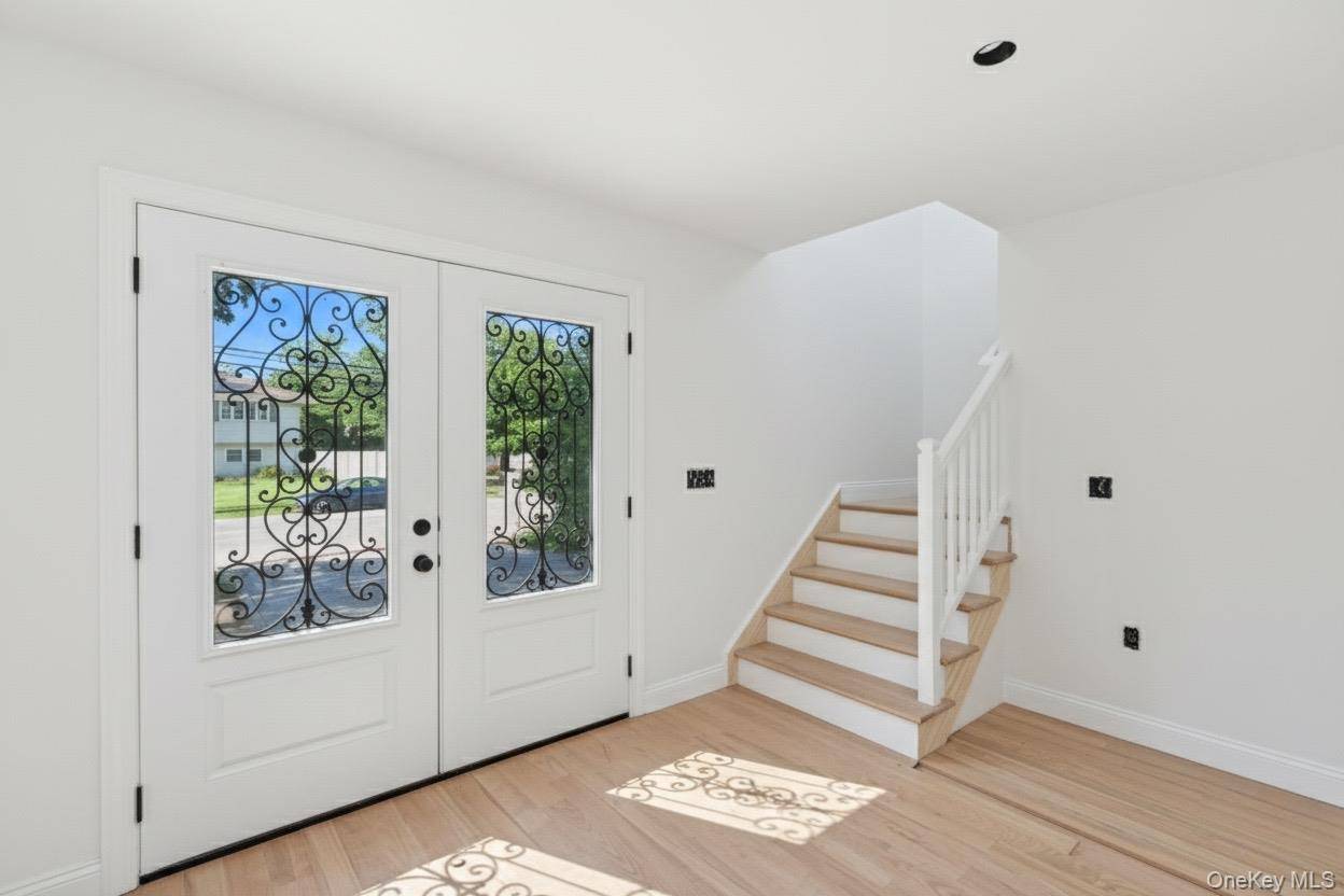 Islip, NY 11751,86 Moffitt BLVD