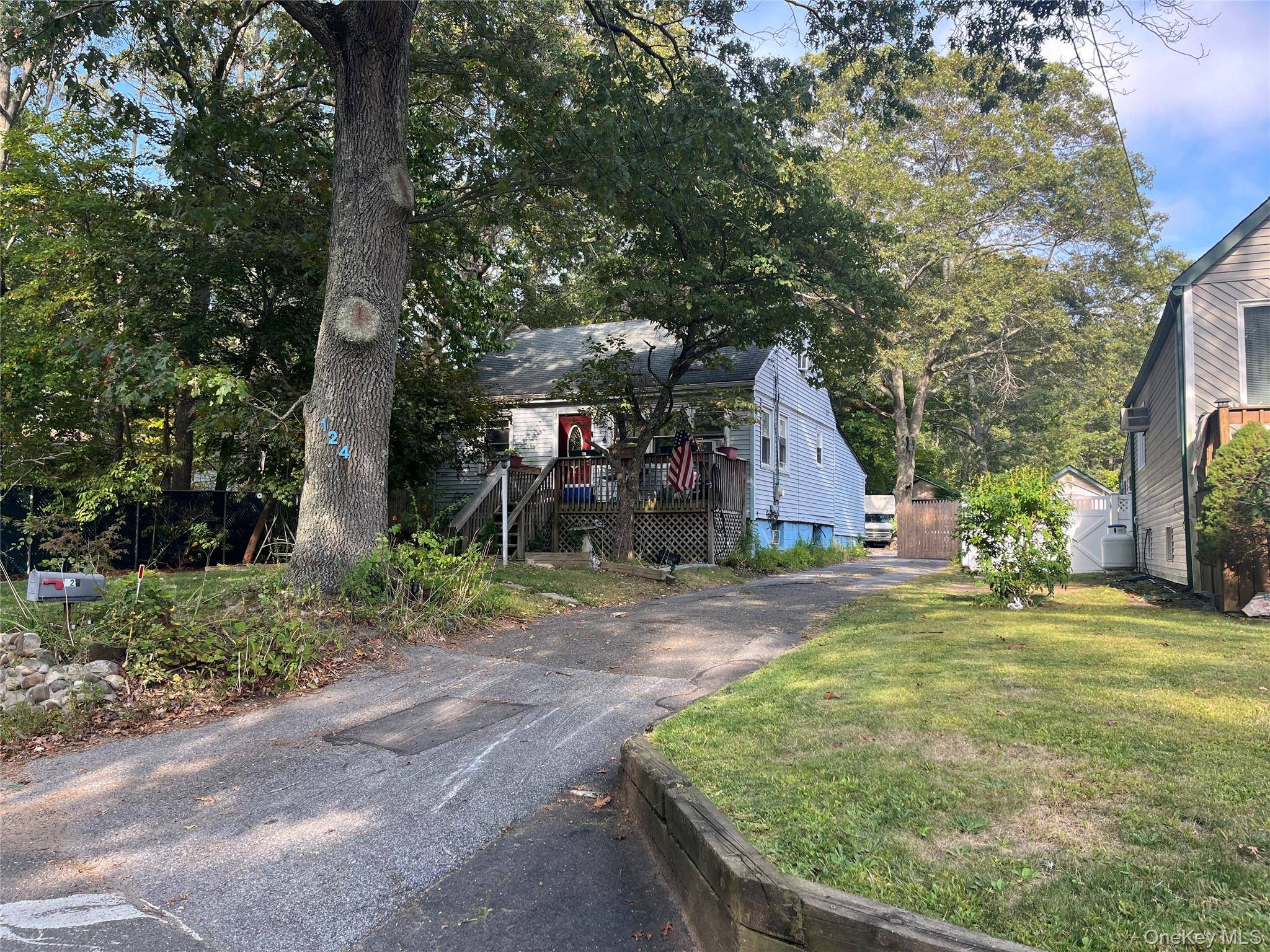 Shirley, NY 11967,124 River RD