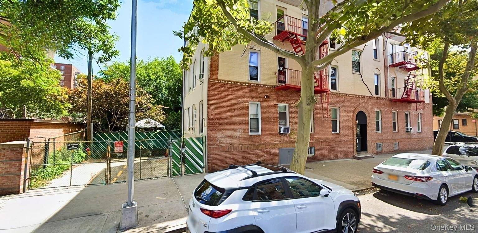 Woodside, NY 11377,5201 Skillman AVE