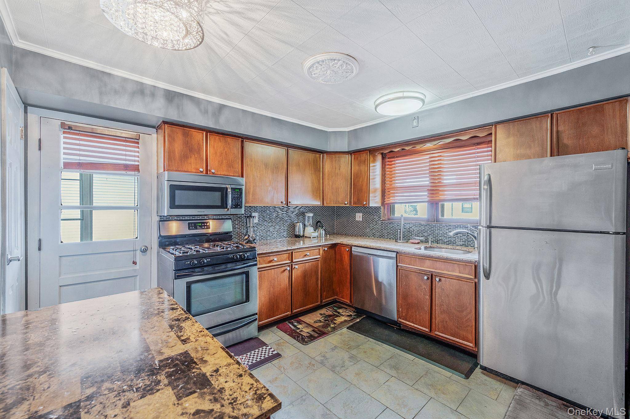 Oceanside, NY 11572,55 Moore AVE